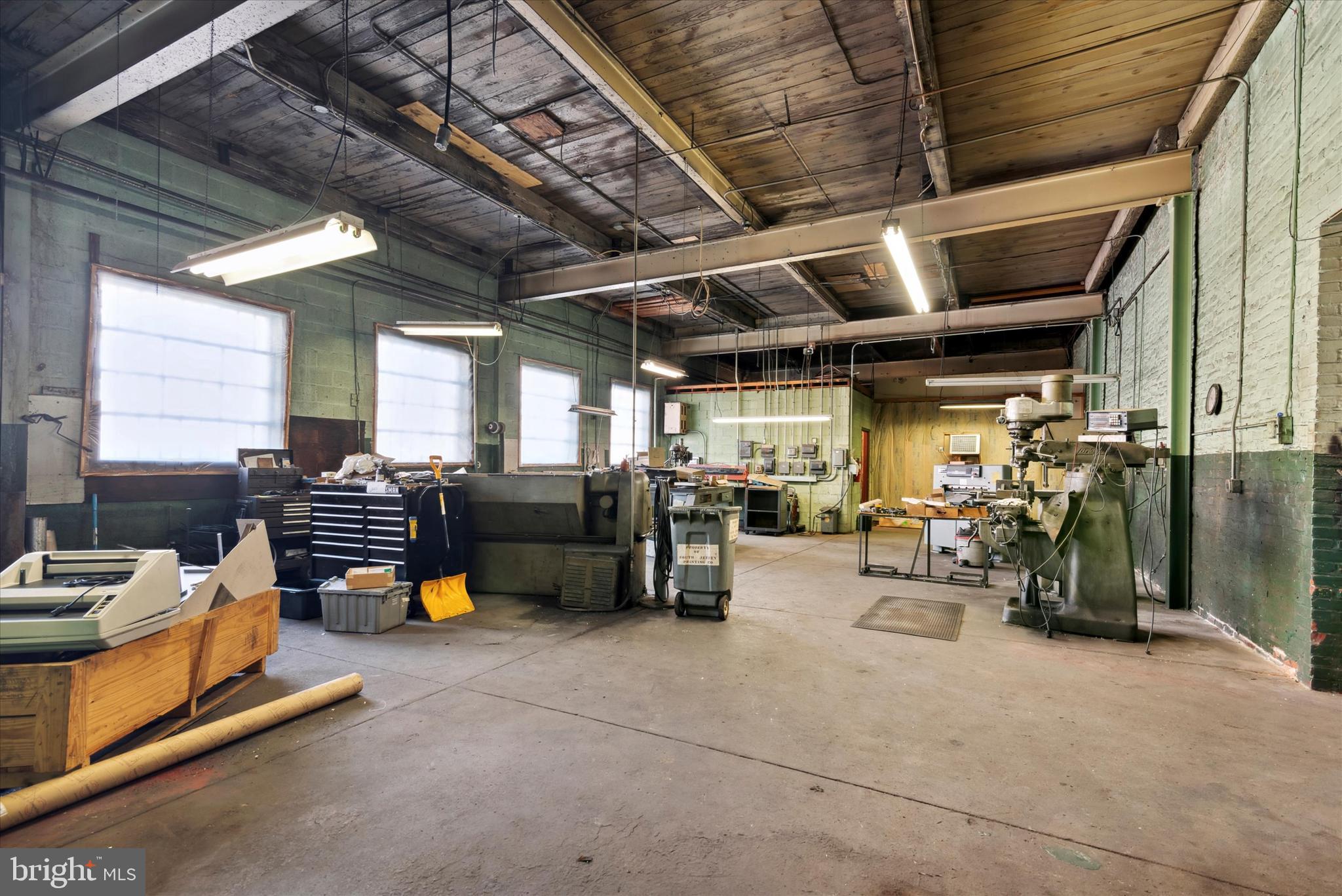 PORT RICHMOND - Commercial Sale