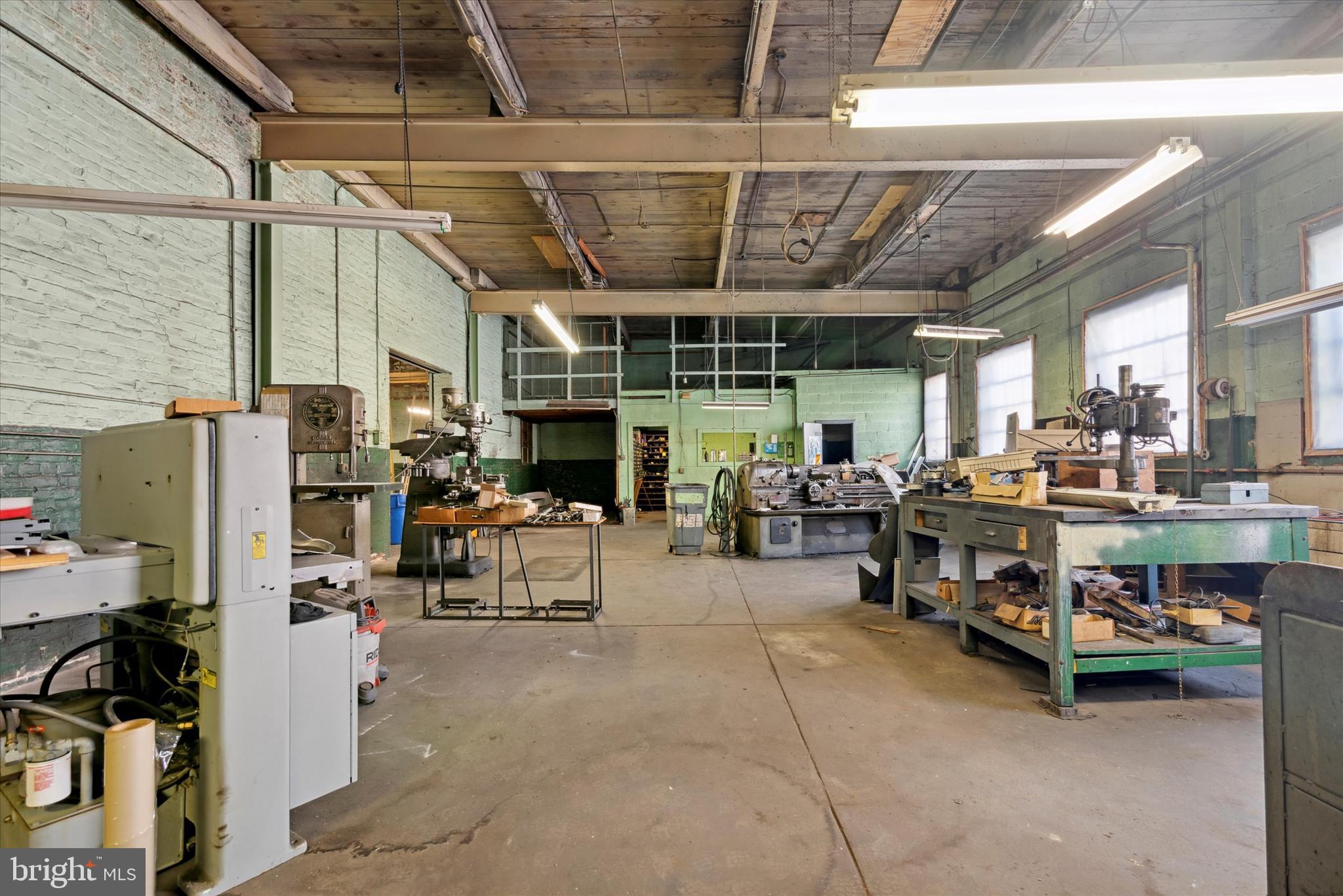 PORT RICHMOND - Commercial Sale