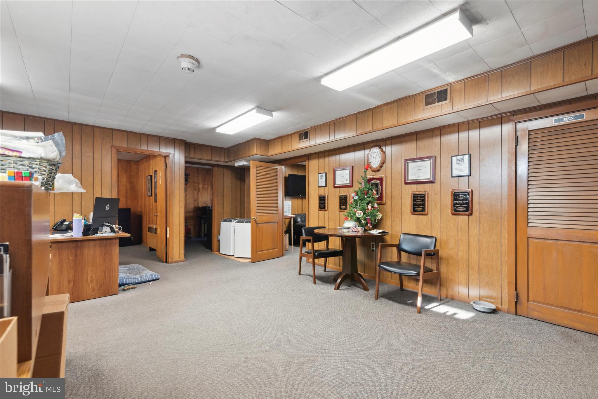 PORT RICHMOND - Commercial Sale