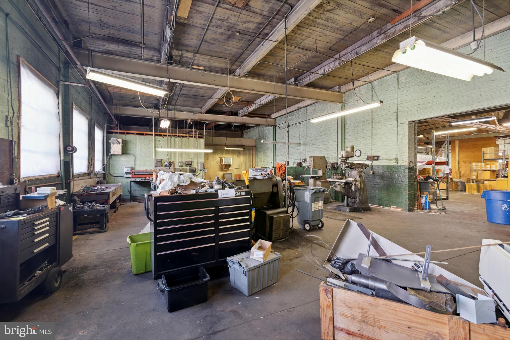 PORT RICHMOND - Commercial Sale