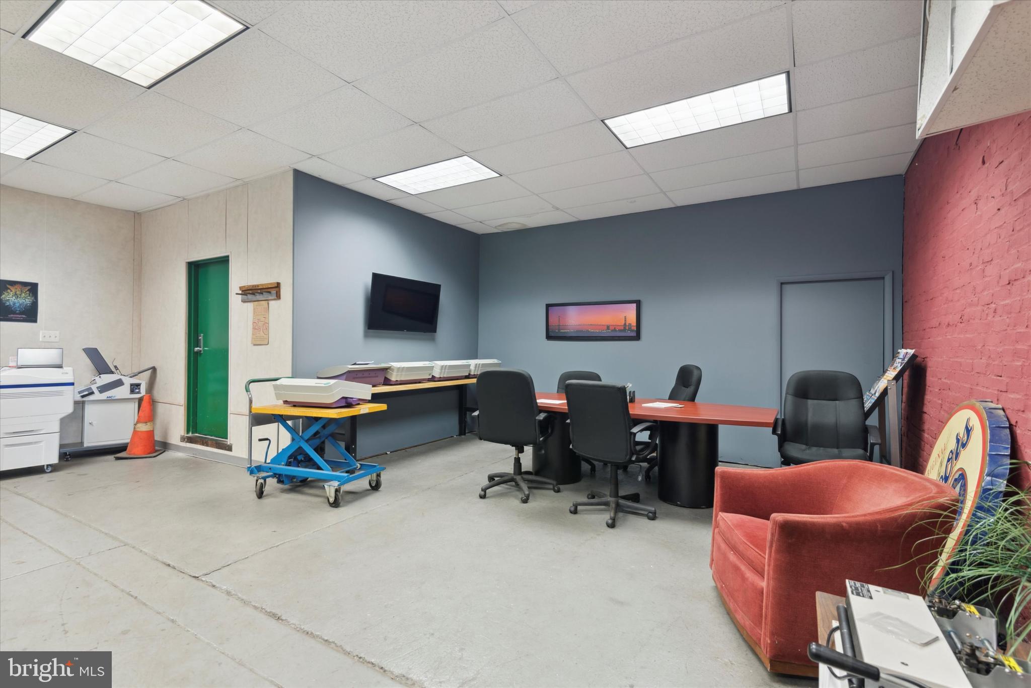 PORT RICHMOND - Commercial Sale