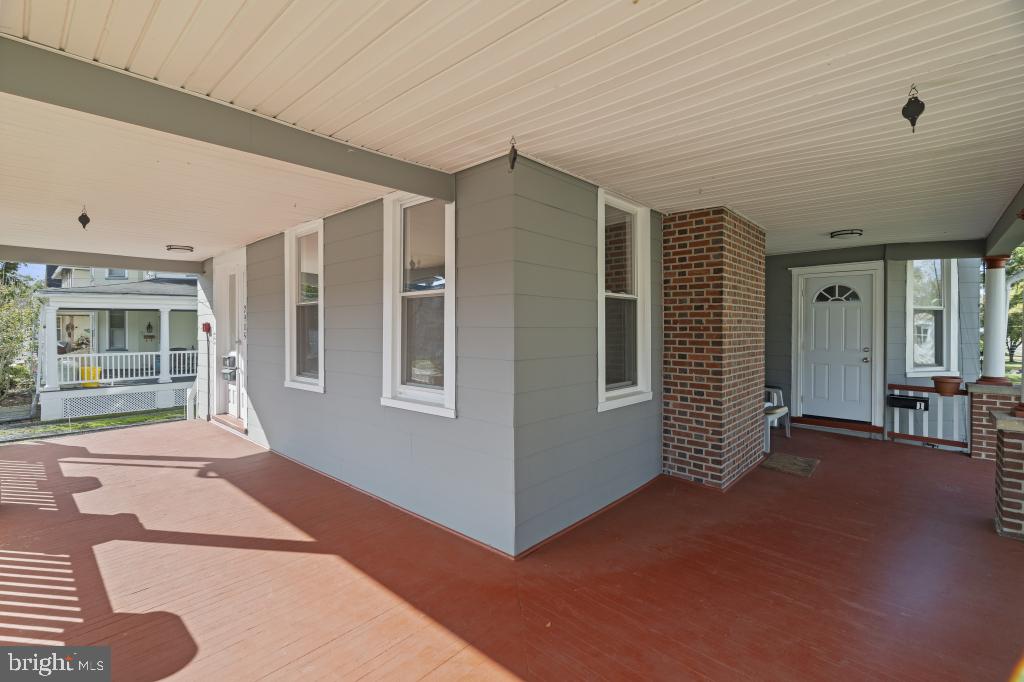 2905 N CENTRE STREET