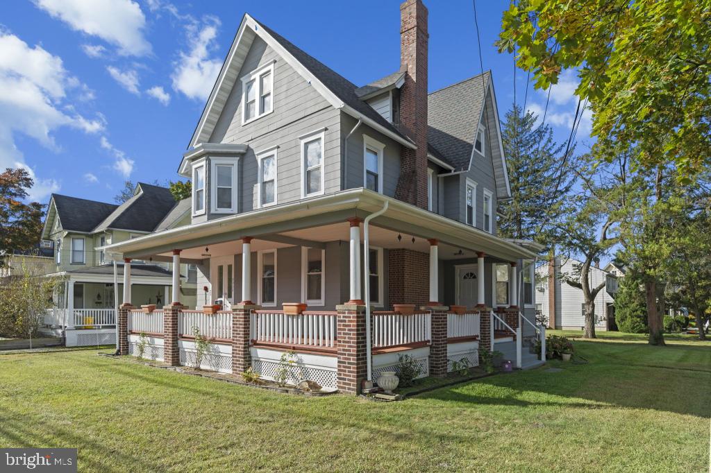 2905 N CENTRE STREET