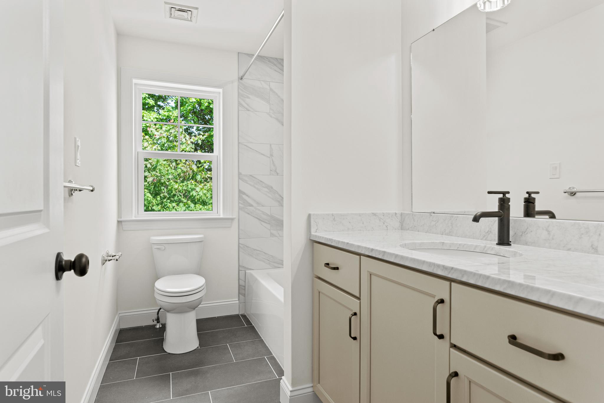 MERION HILL - Residential