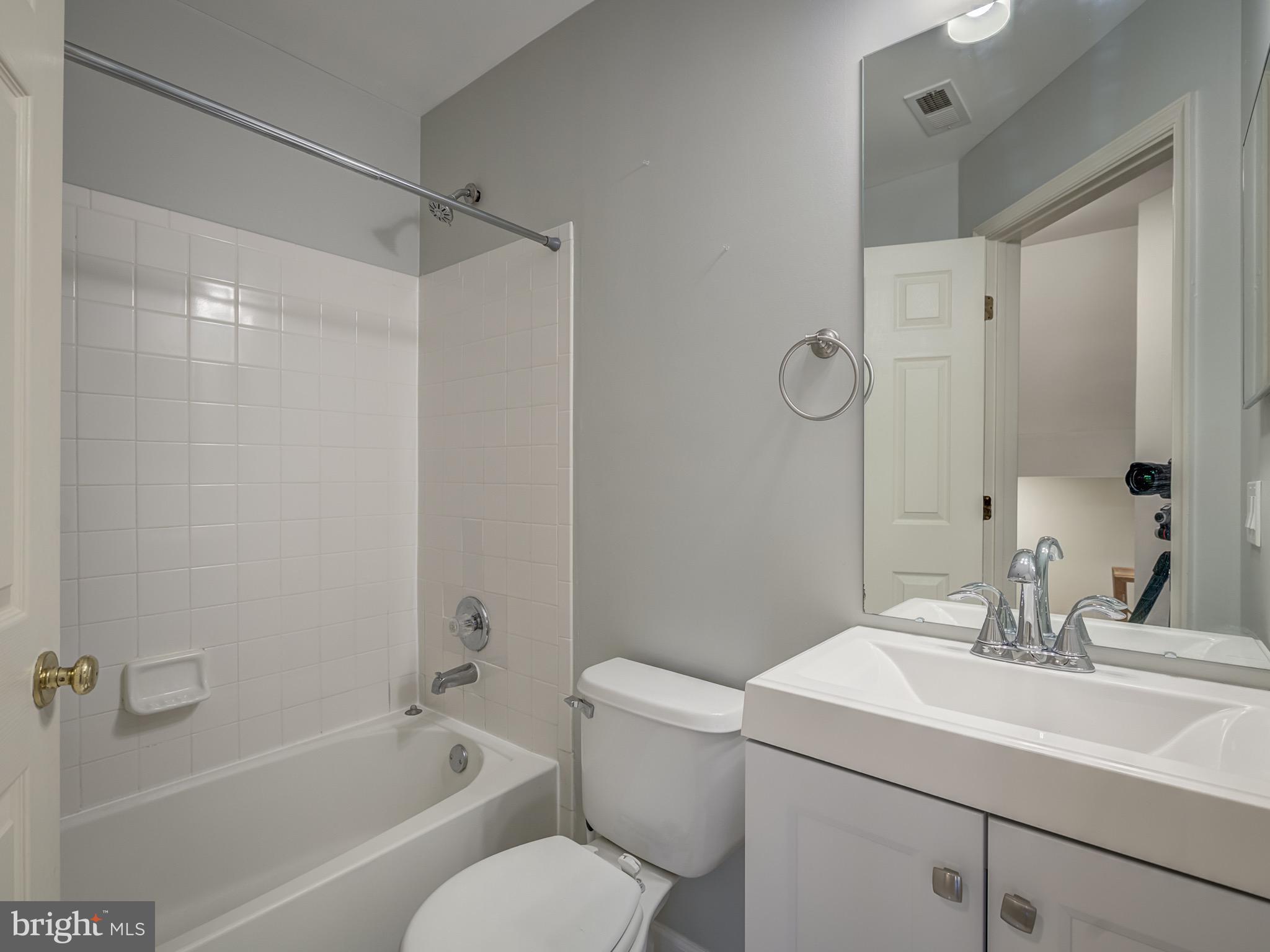 MILESTONE - Residential Lease