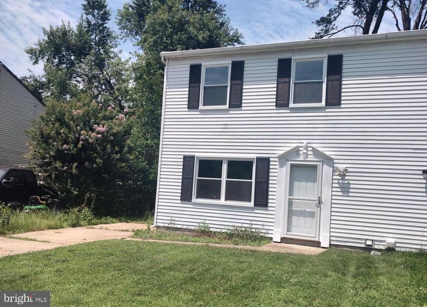 Must have good credit of 600 or more. Beautiful, newly renovated home.   Nice and bright, eat in kitchen, neutral colors.  Sliders to yard.  Ready to move into.
Application is $55.00 per applicant.