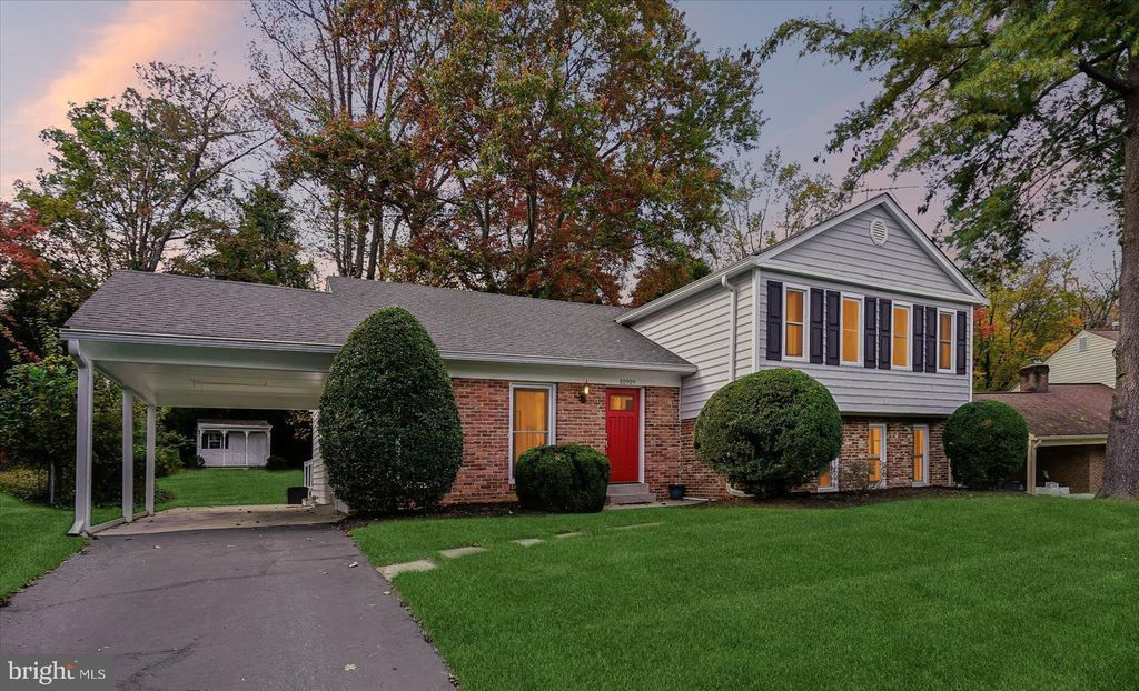 Photo of 10919 Spurlock Court, FAIRFAX, VA 22032 (MLS # VAFX2275392)