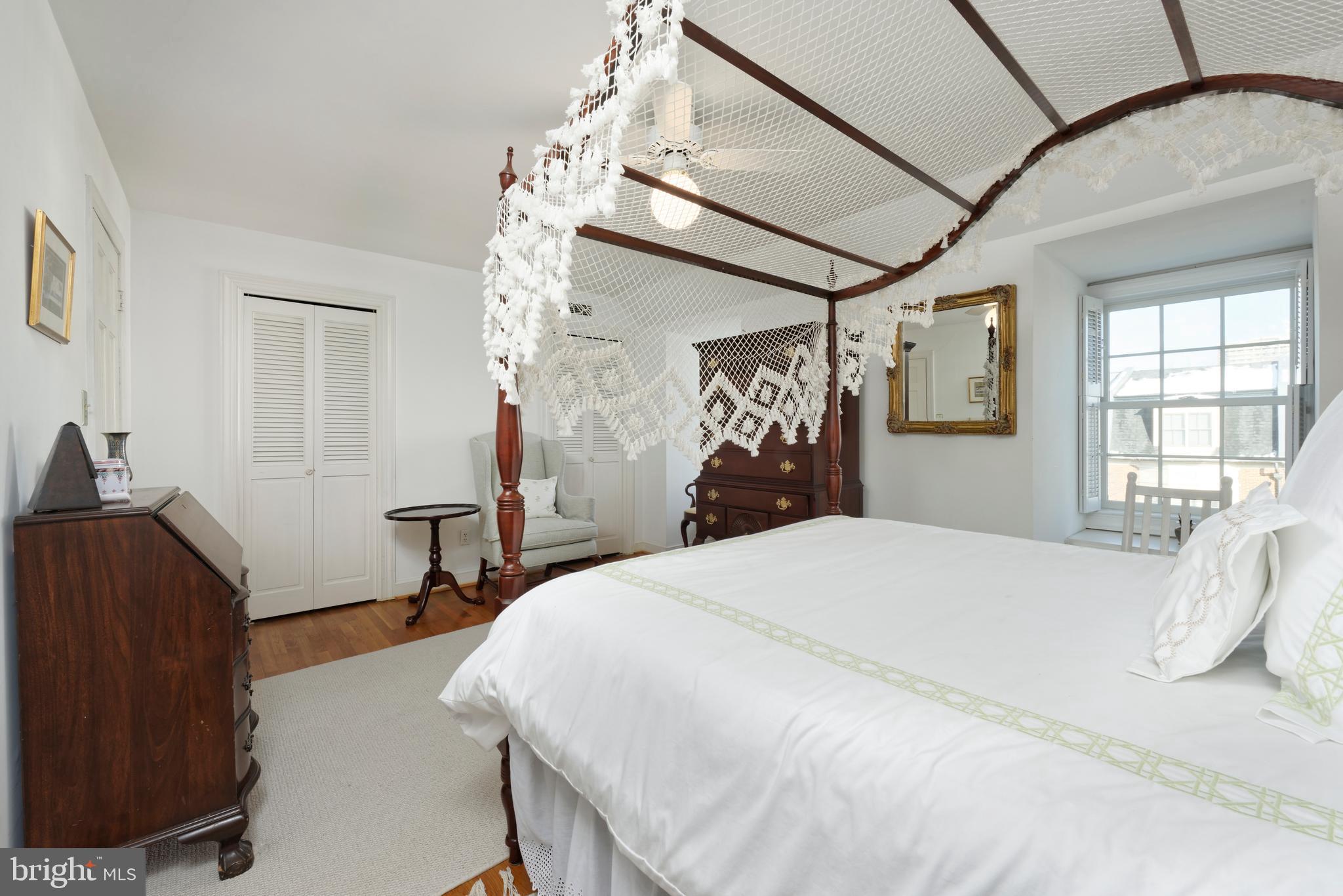 OLD TOWN ALEXANDRIA - Residential