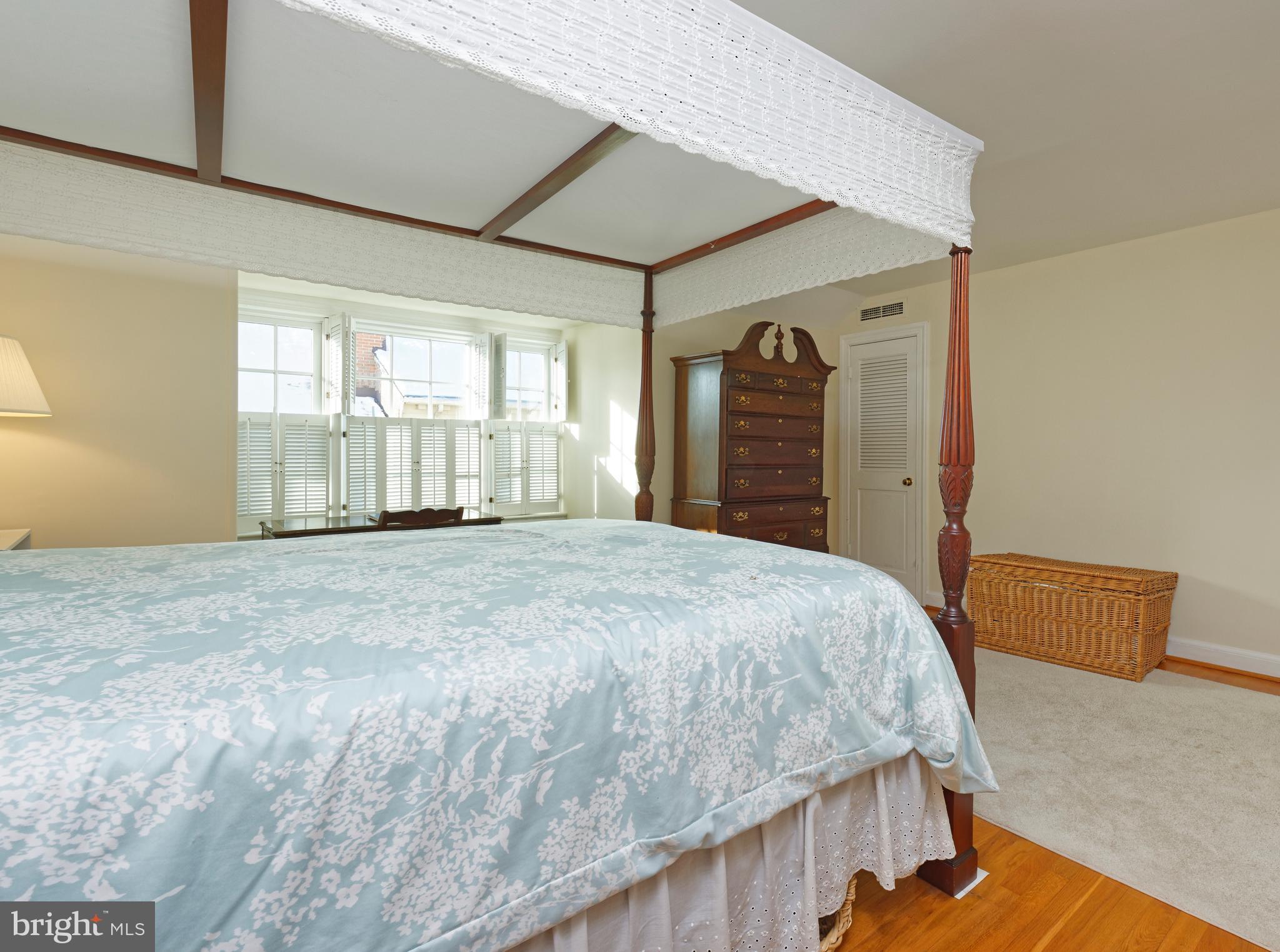 OLD TOWN ALEXANDRIA - Residential