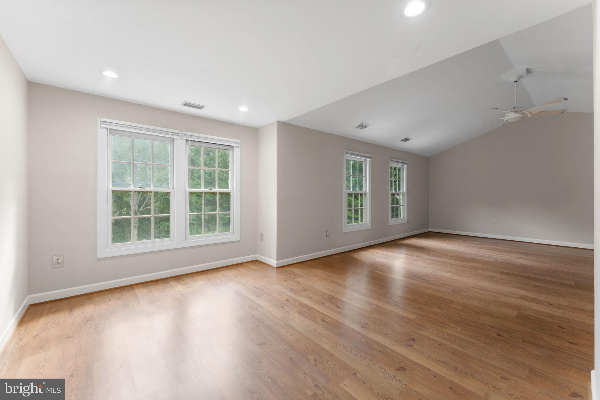 QUINCE ORCHARD KNOLLS - Residential