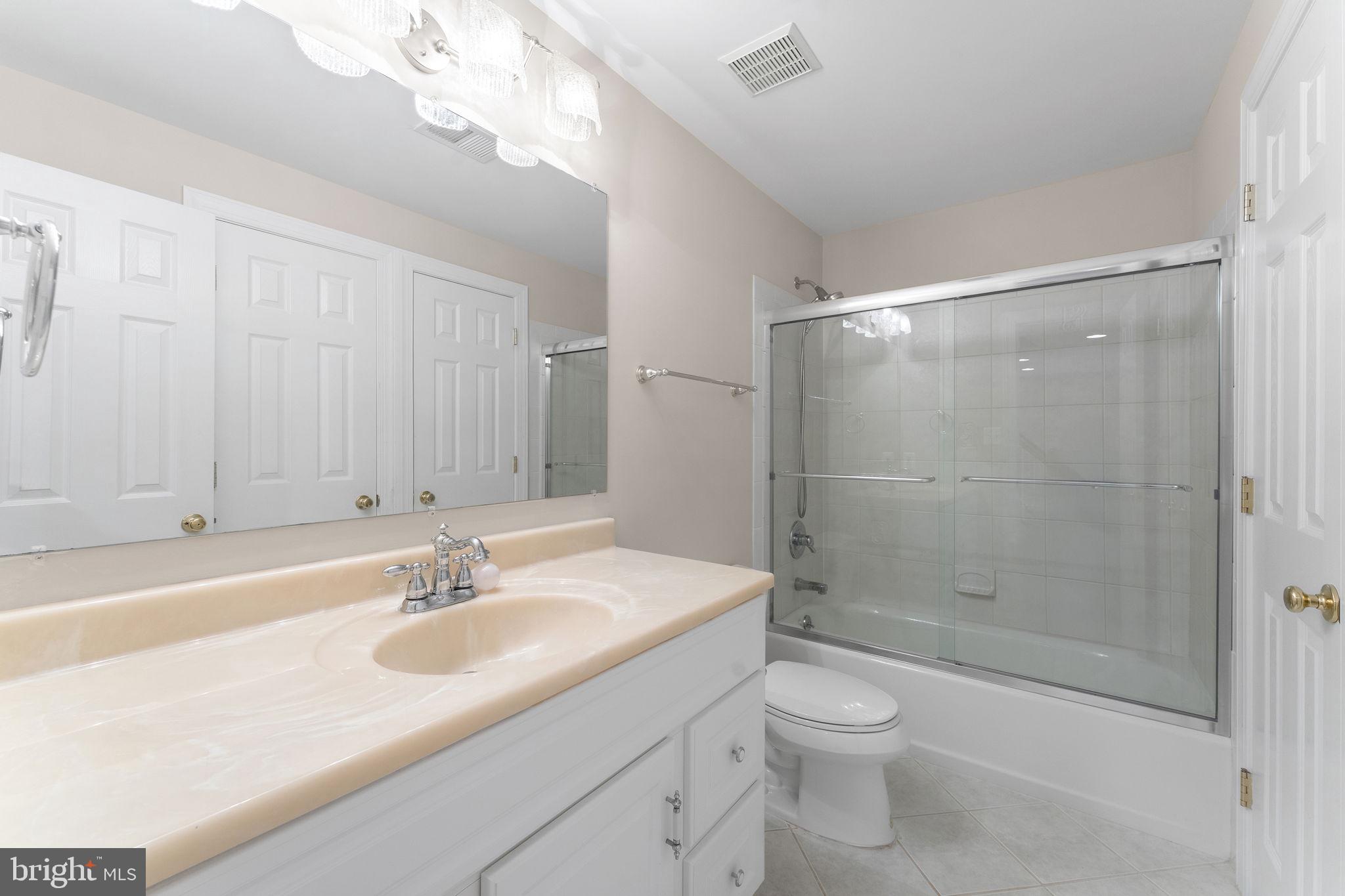 QUINCE ORCHARD KNOLLS - Residential