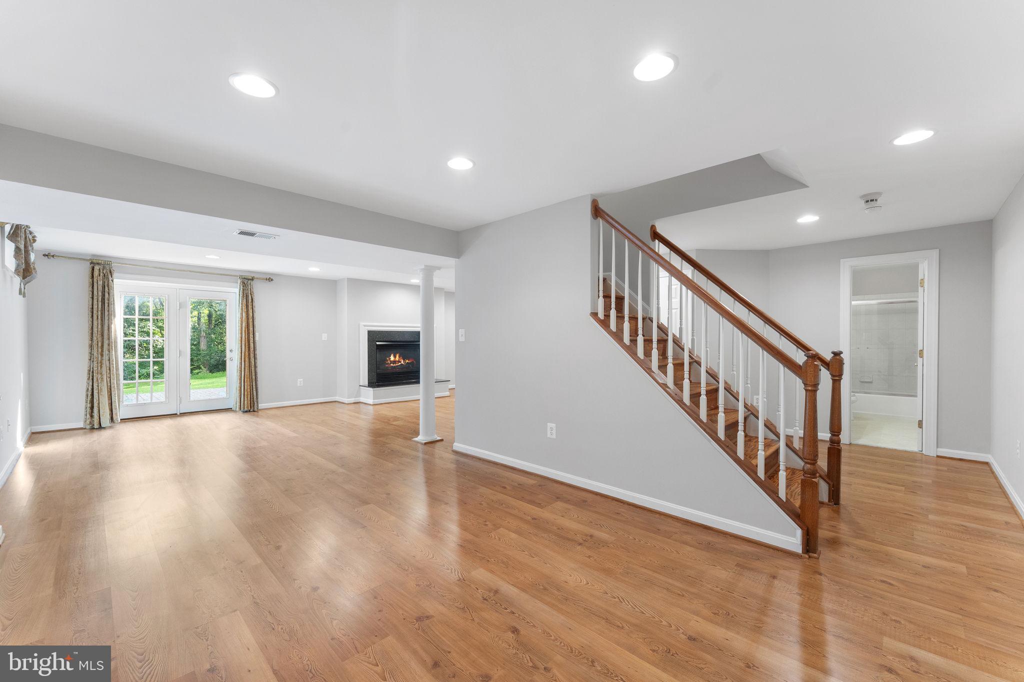 QUINCE ORCHARD KNOLLS - Residential