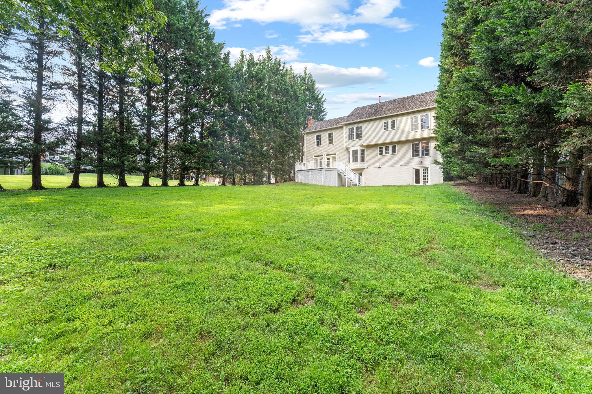 QUINCE ORCHARD KNOLLS - Residential