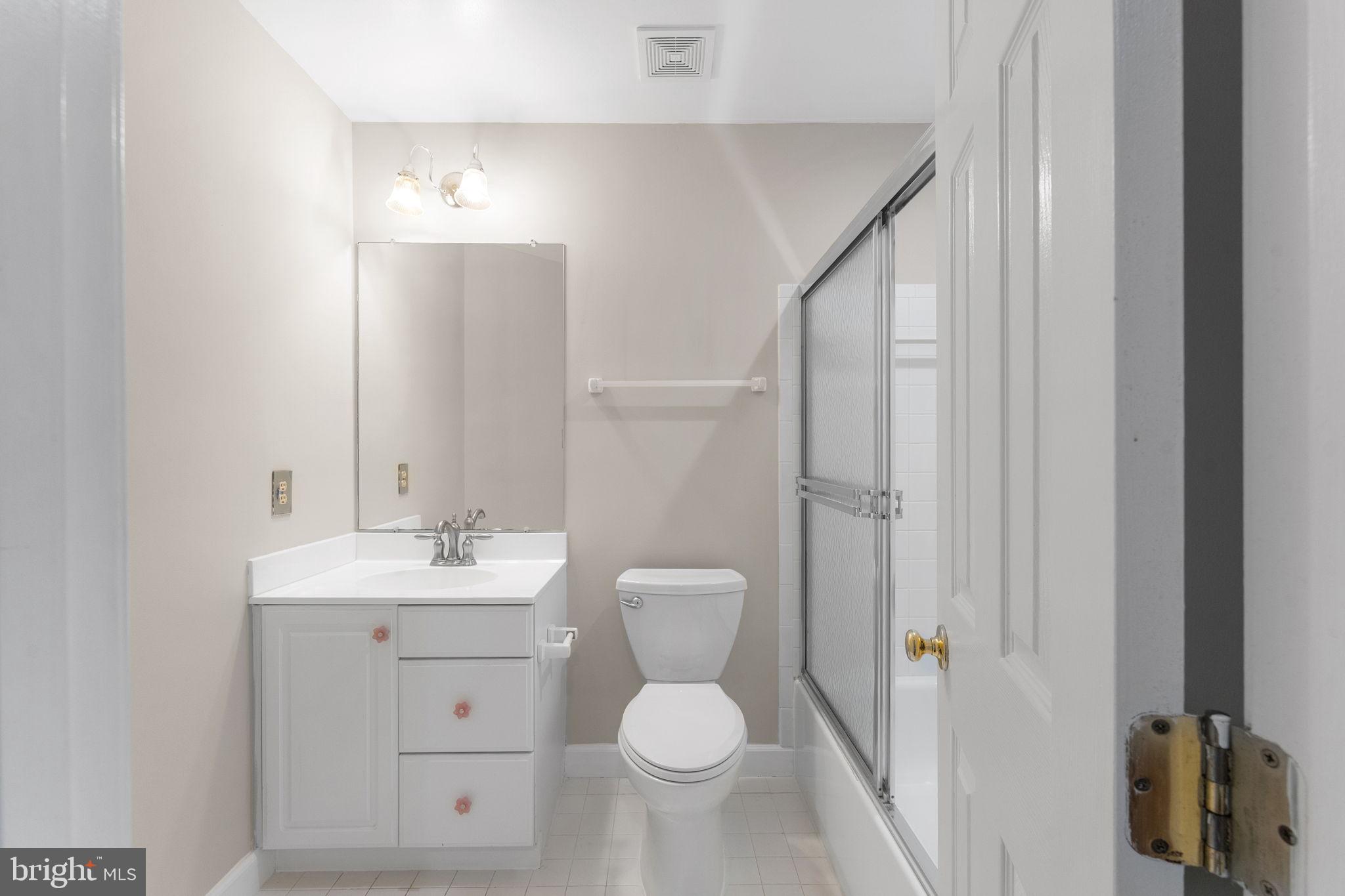 QUINCE ORCHARD KNOLLS - Residential