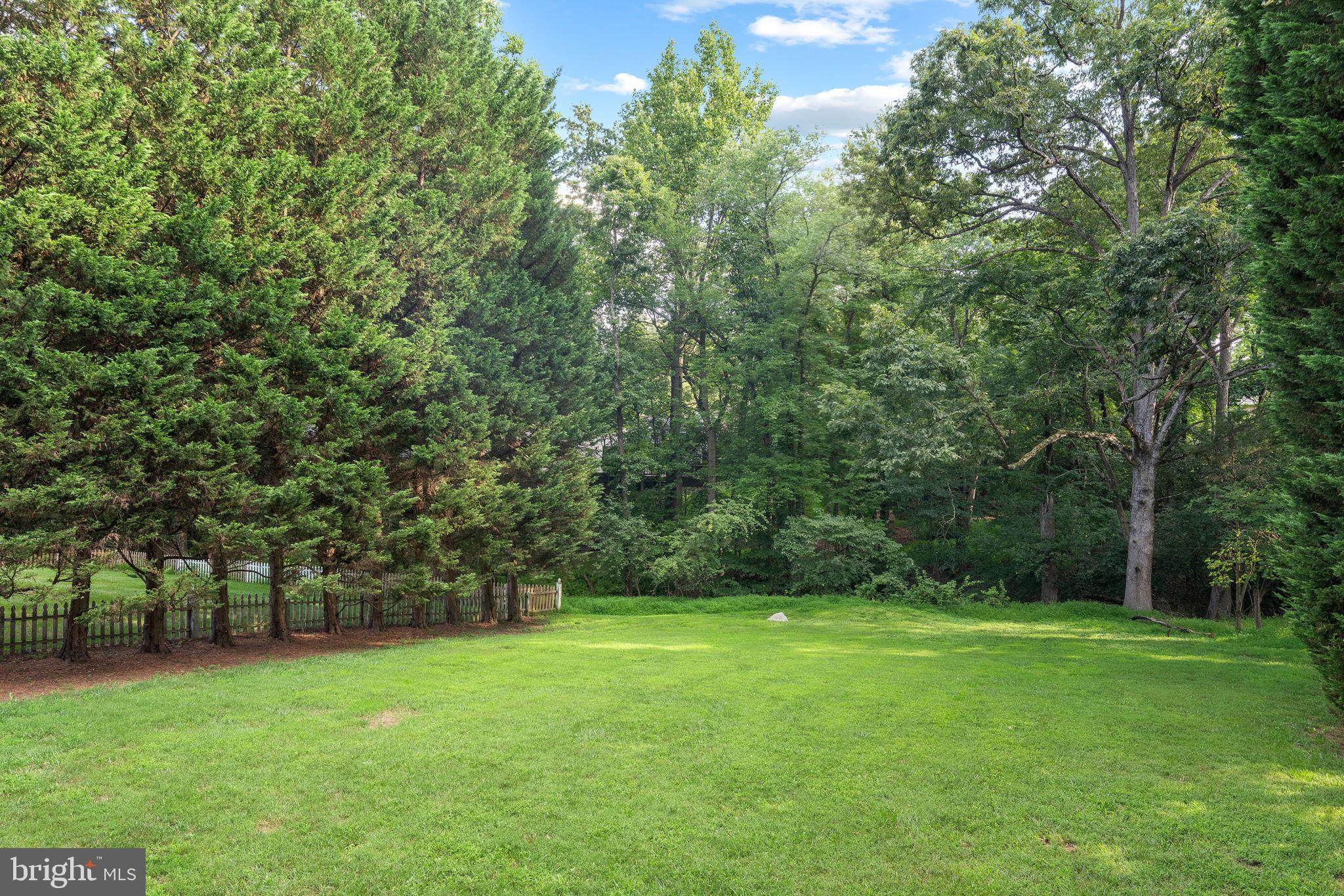 QUINCE ORCHARD KNOLLS - Residential