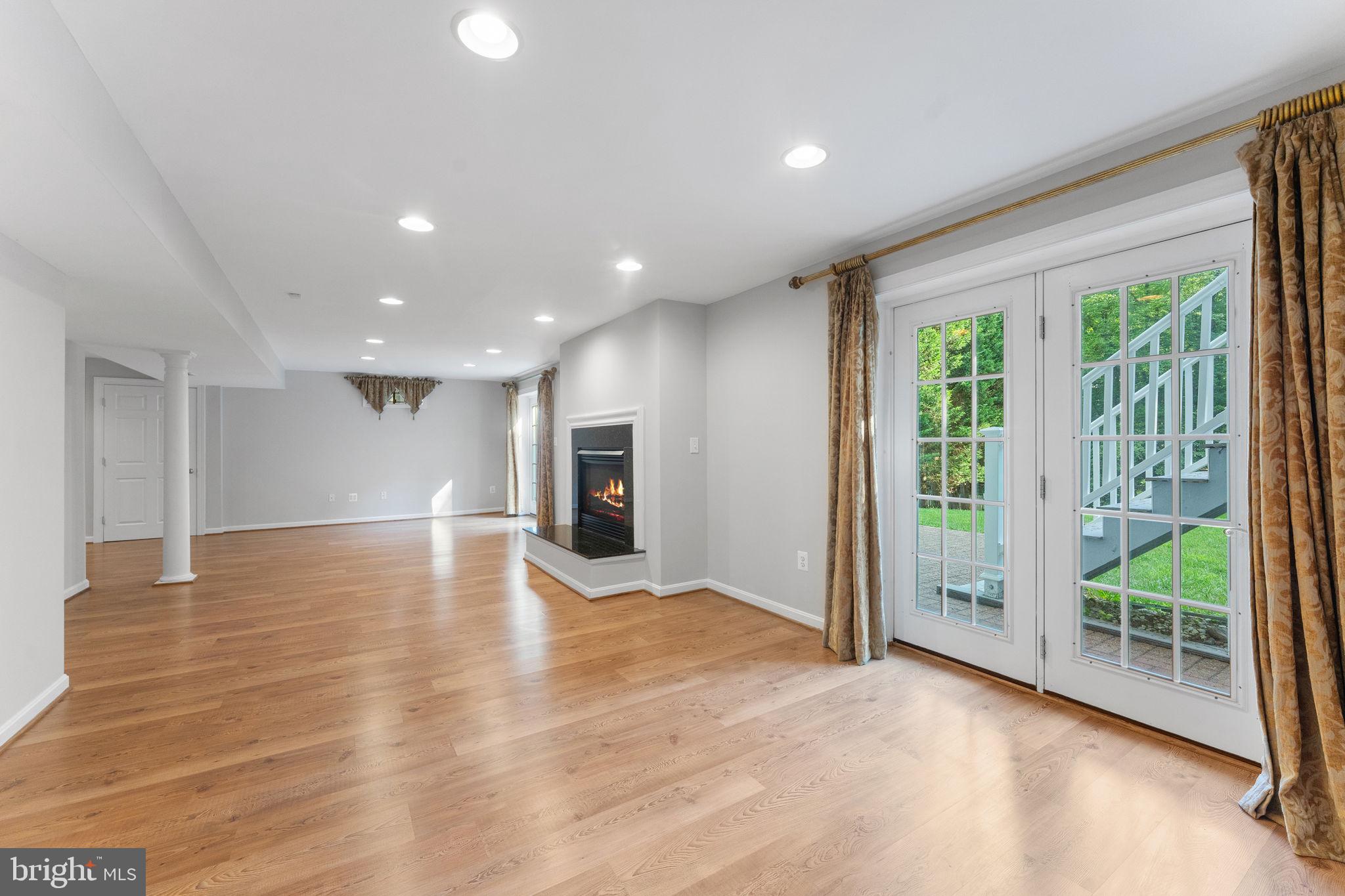 QUINCE ORCHARD KNOLLS - Residential