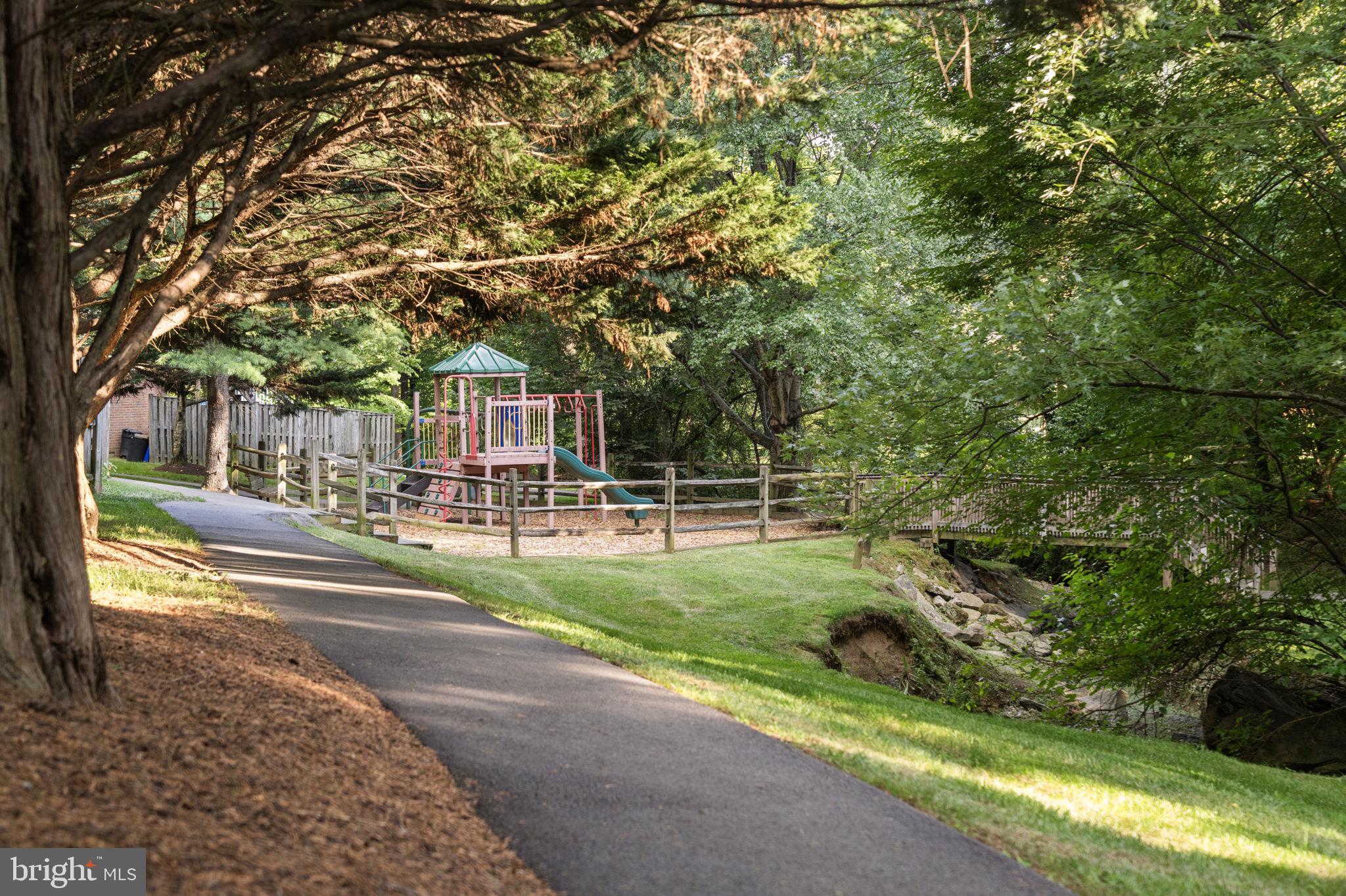 QUINCE ORCHARD KNOLLS - Residential