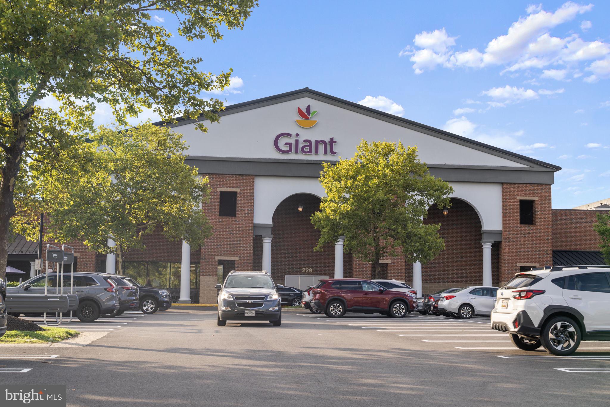 QUINCE ORCHARD KNOLLS - Residential