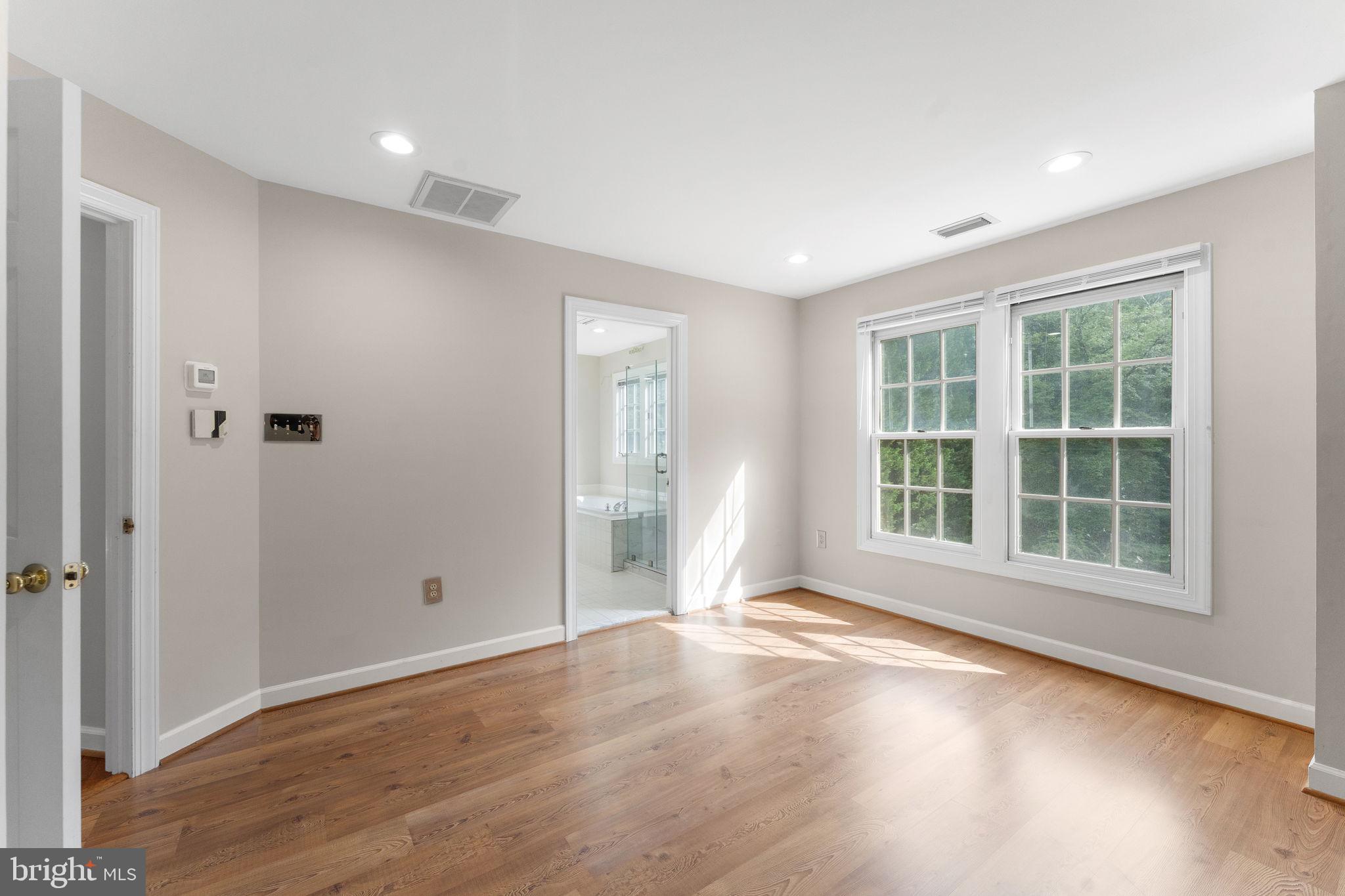 QUINCE ORCHARD KNOLLS - Residential