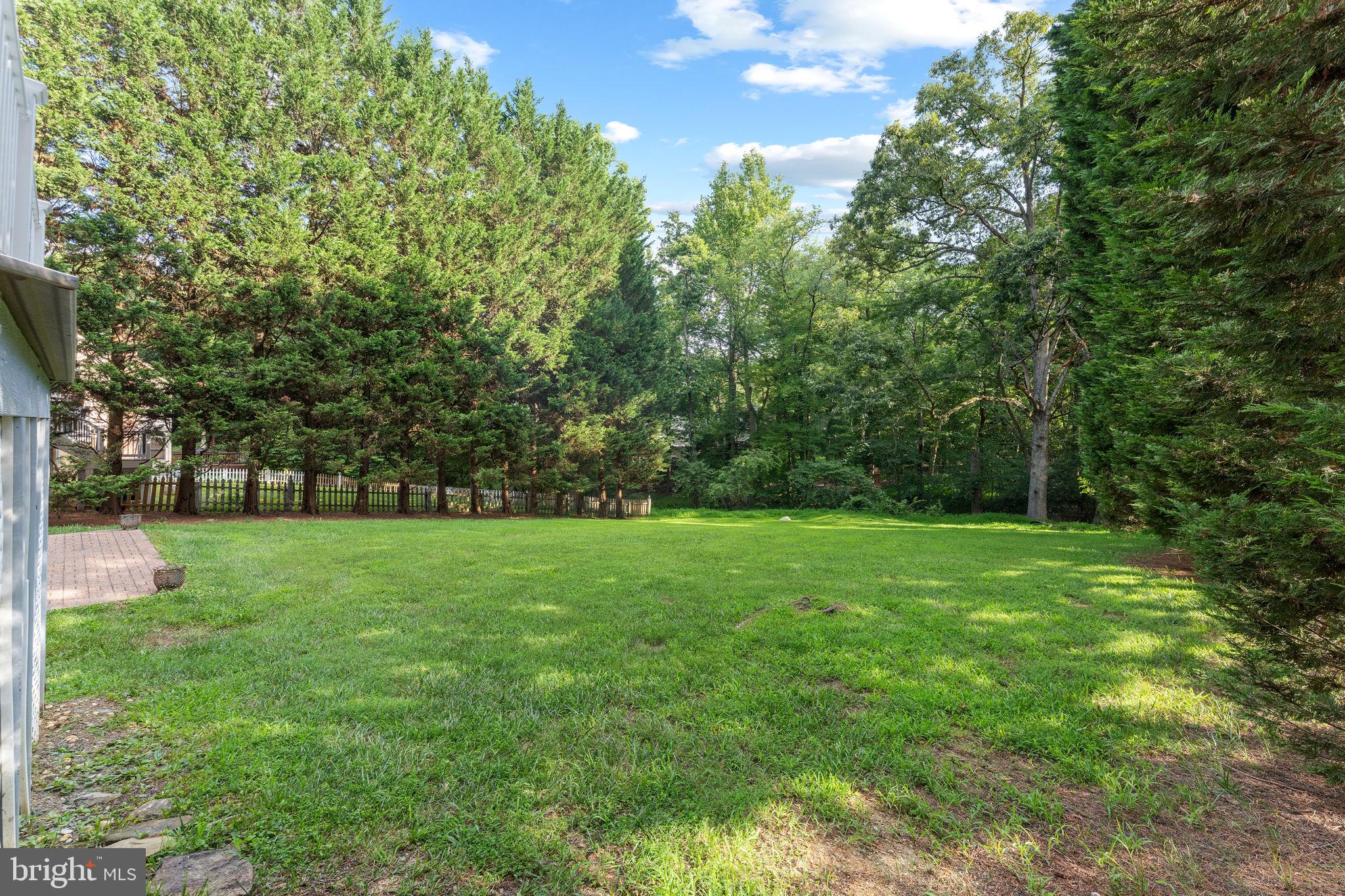 QUINCE ORCHARD KNOLLS - Residential