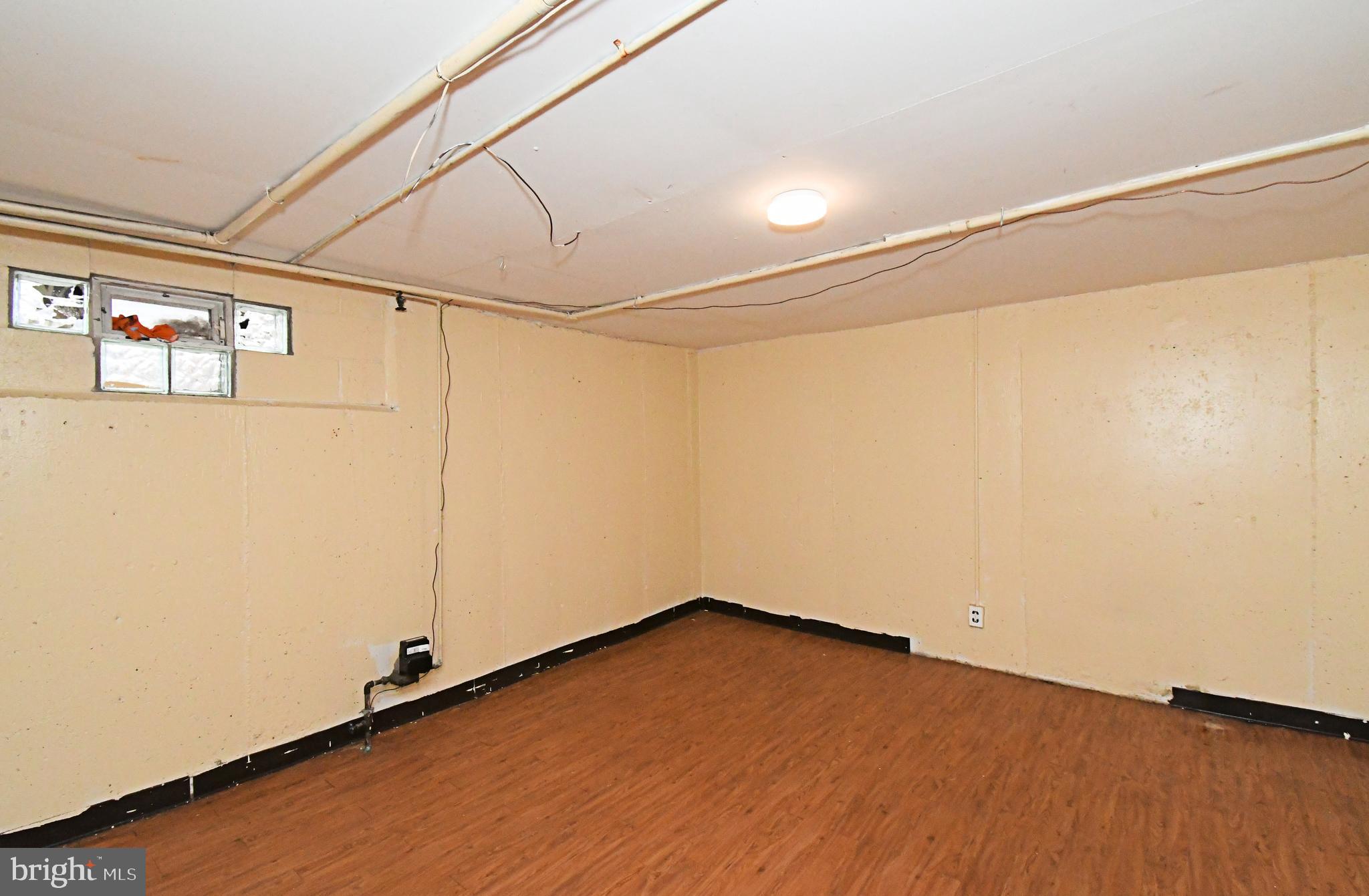 WEST OAK LANE - Residential