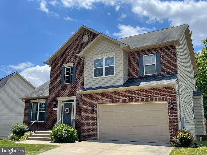 This amazing home has been refreshed and is waiting for you!  From the fenced back yard to the finished basement, all details have been attended with great care.  You'll find granite countertops in the kitchen and fresh paint throughout.