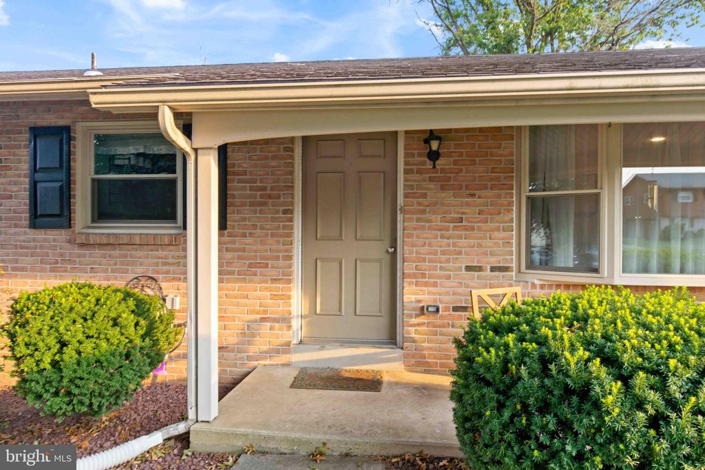 Photo of 466 SURREY DR, LANCASTER, PA 17601 (MLS # PALA2039526)