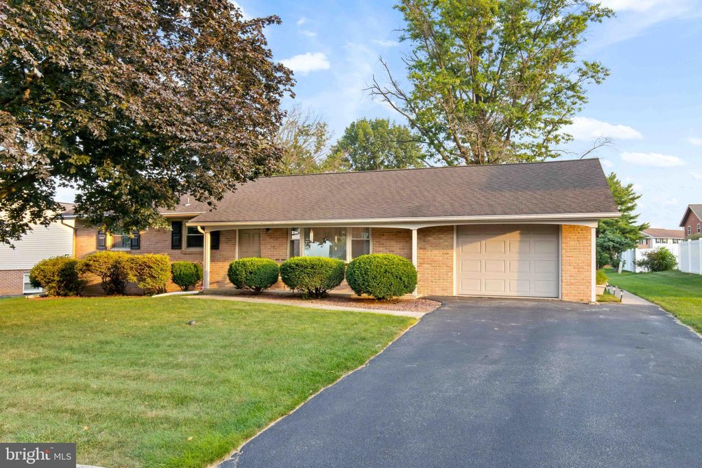 Photo of 466 SURREY DR, LANCASTER, PA 17601 (MLS # PALA2039526)