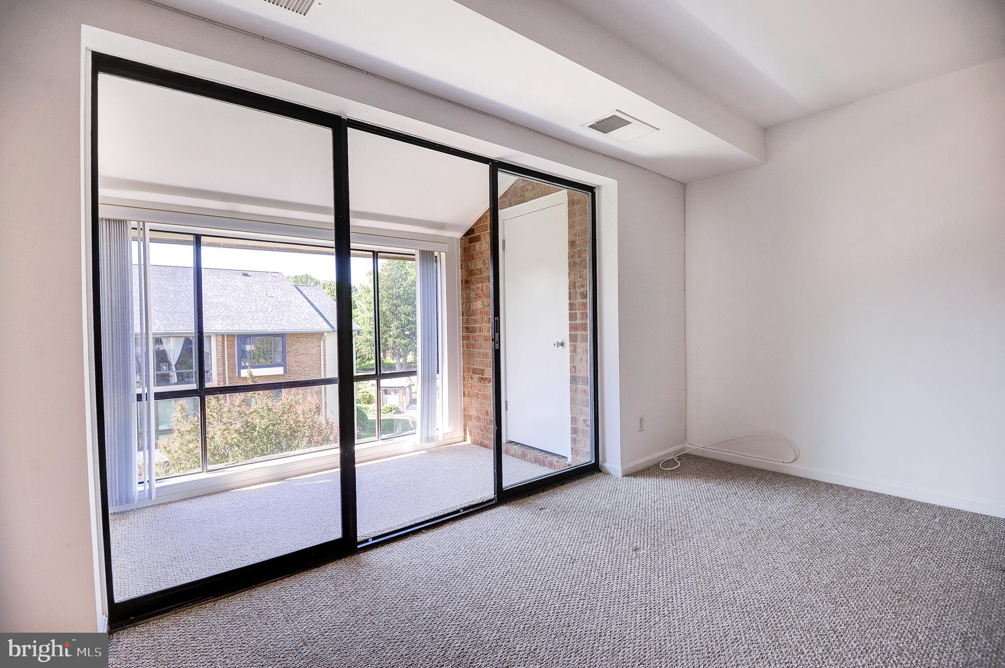VISTAS OF VIENNA CONDOMINIUMS - Residential