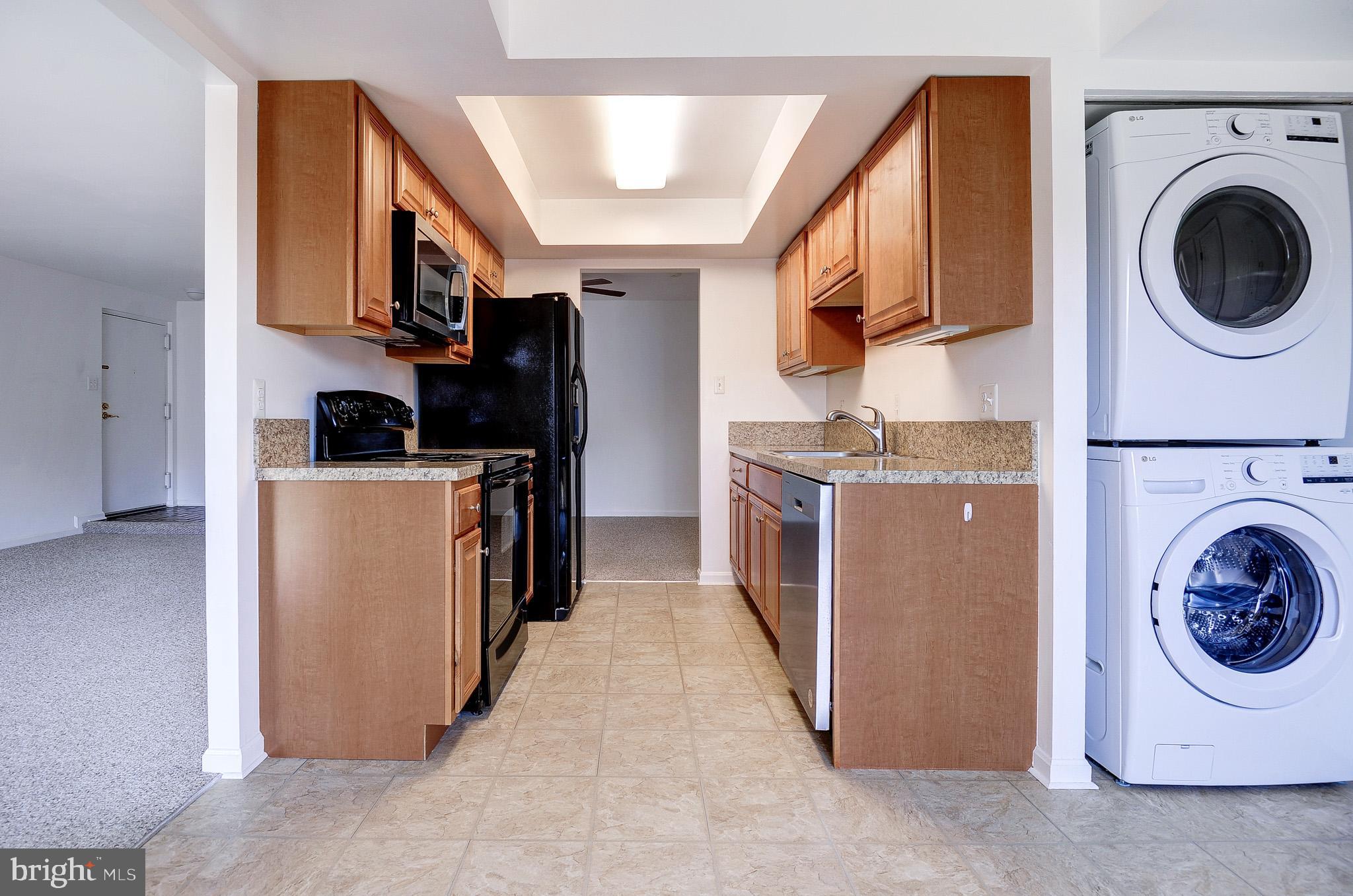 VISTAS OF VIENNA CONDOMINIUMS - Residential