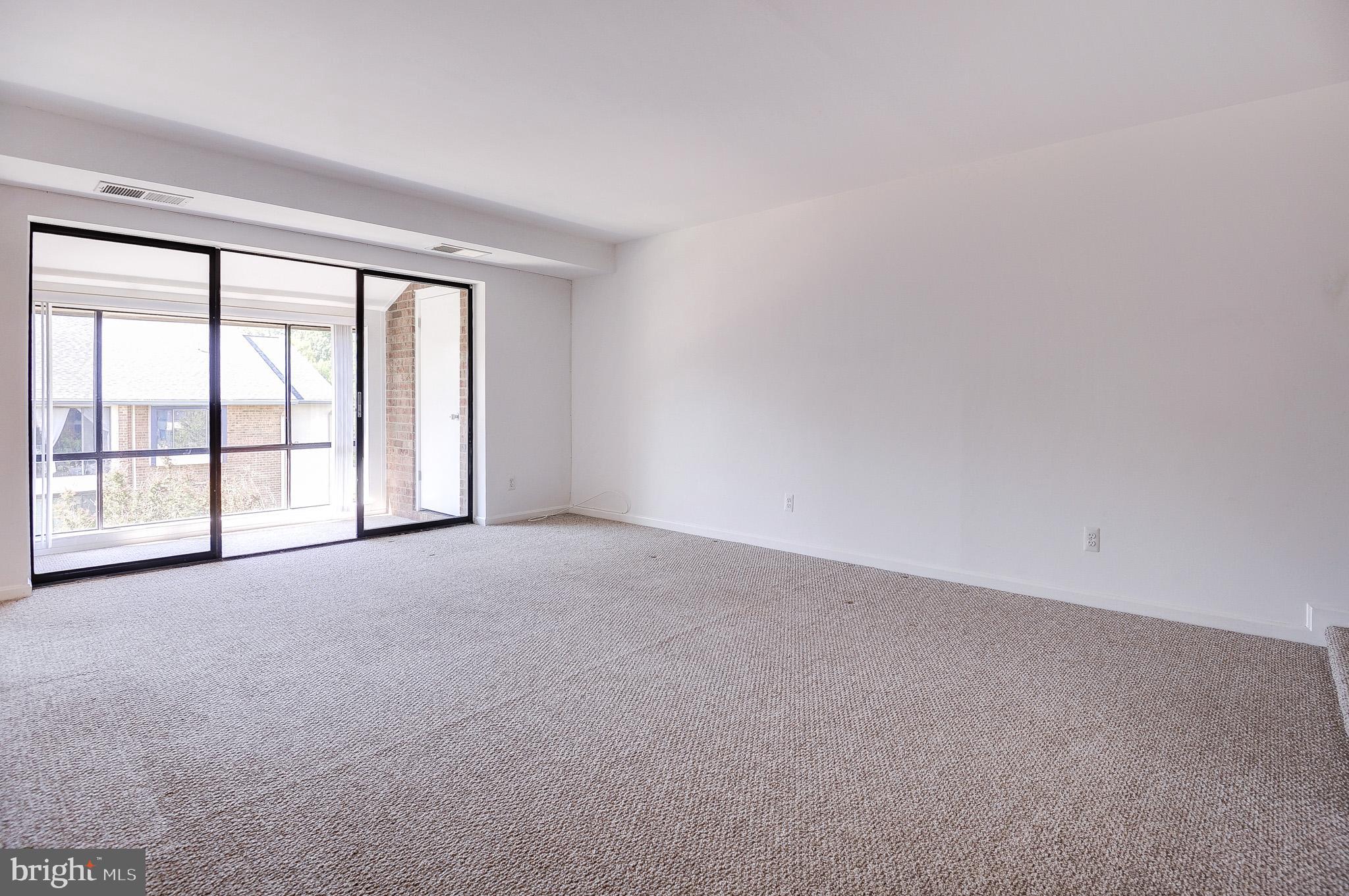 VISTAS OF VIENNA CONDOMINIUMS - Residential