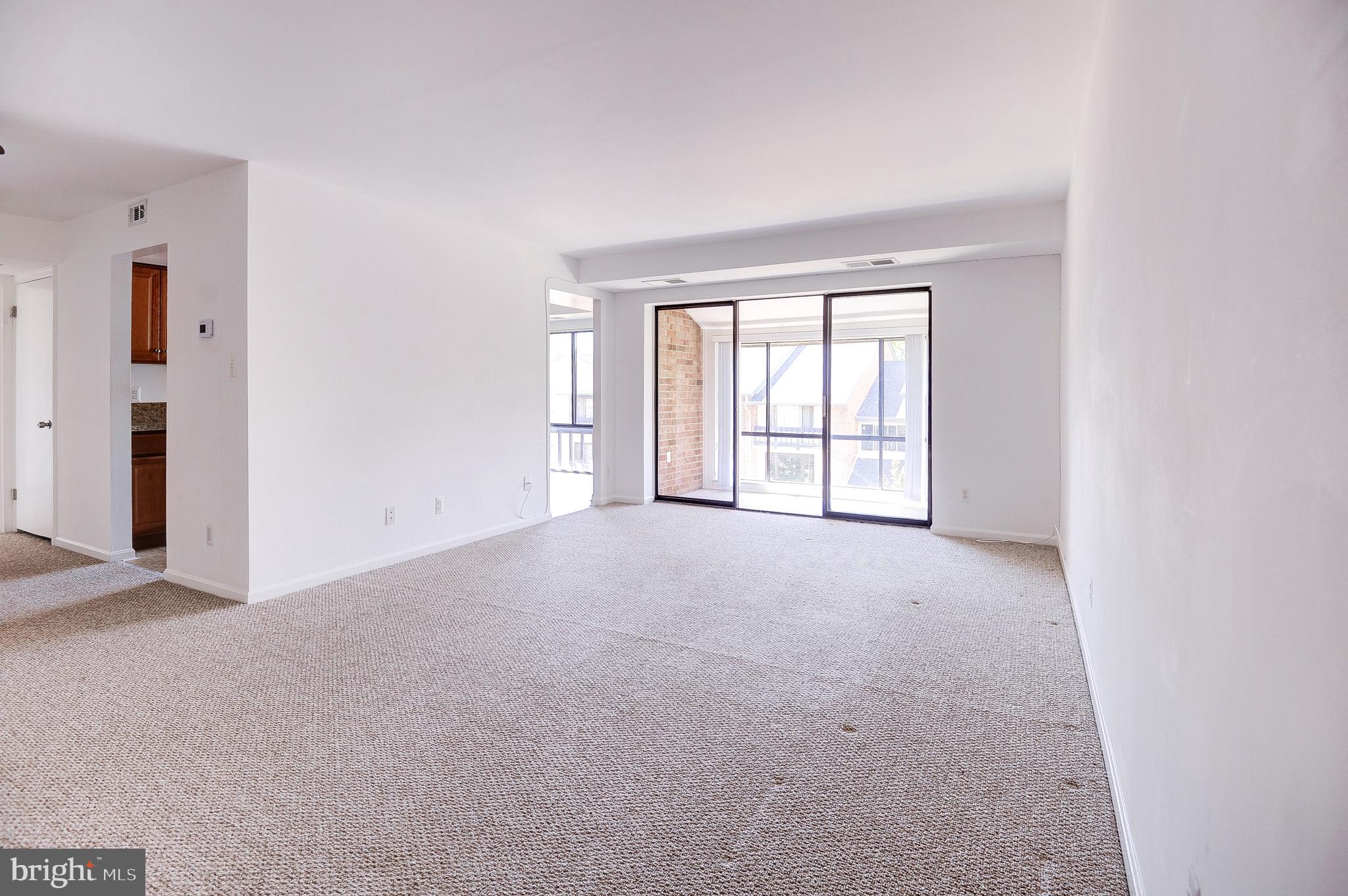 VISTAS OF VIENNA CONDOMINIUMS - Residential
