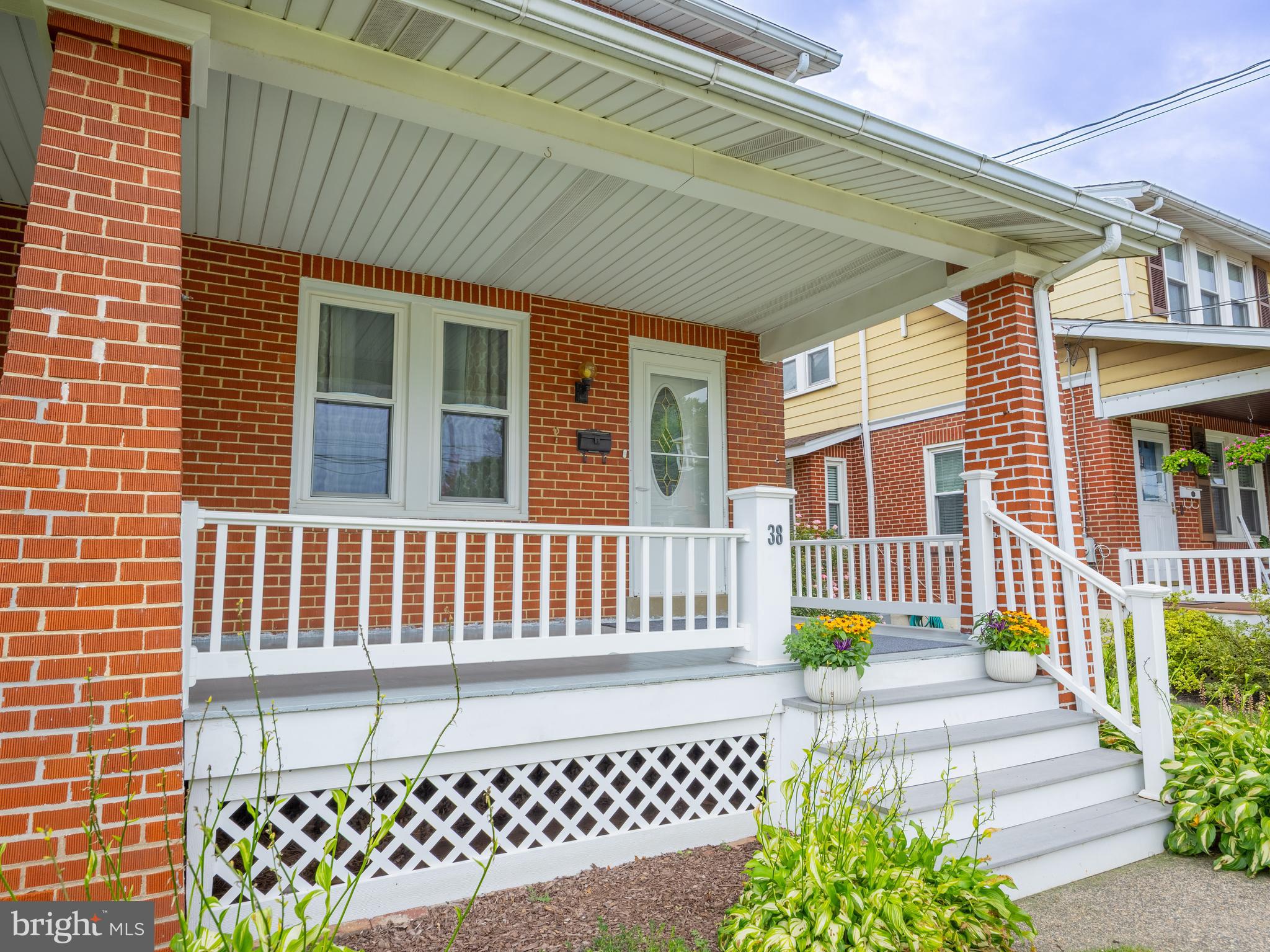 38 W SUMMIT STREET