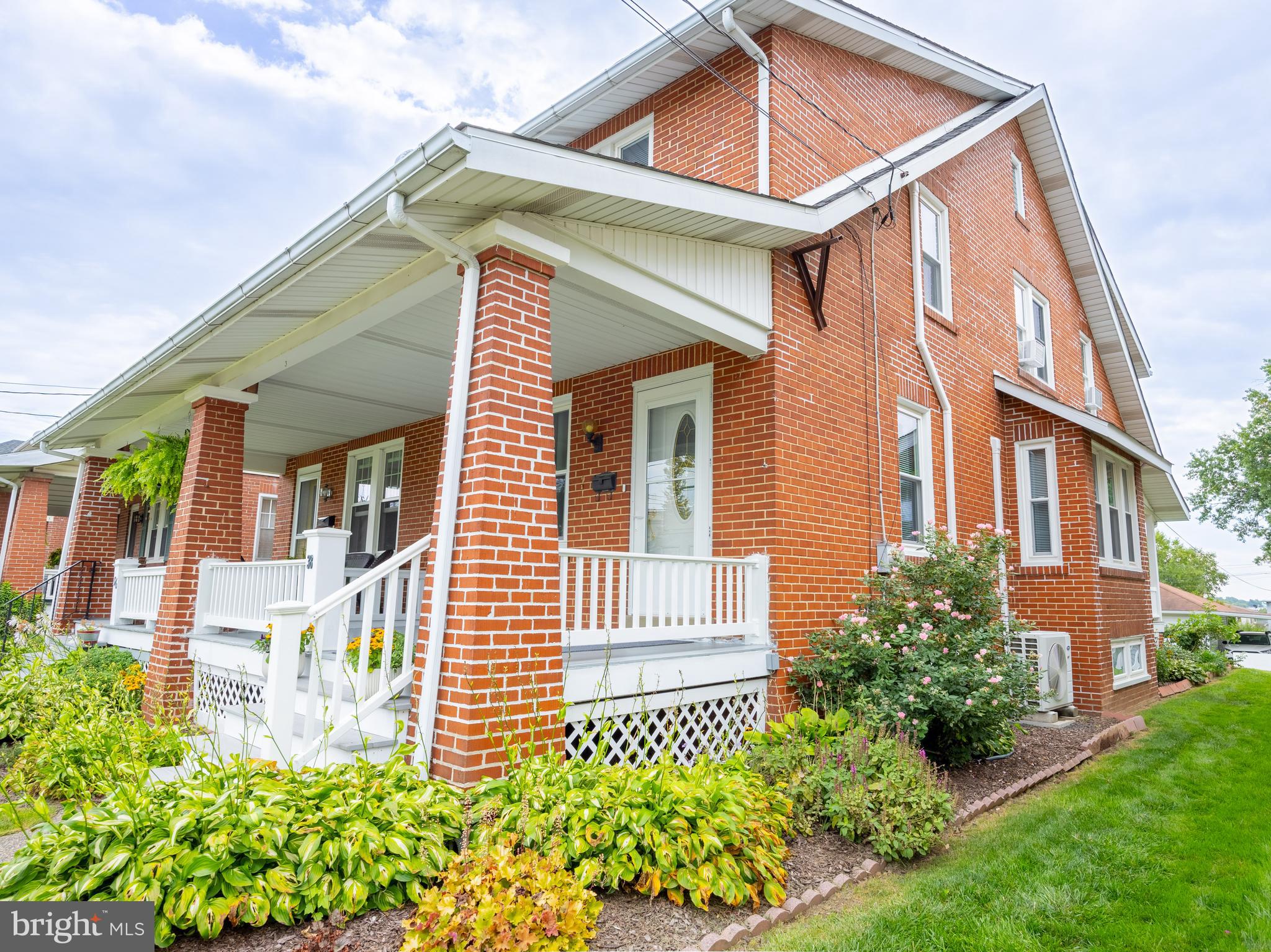 38 W SUMMIT STREET