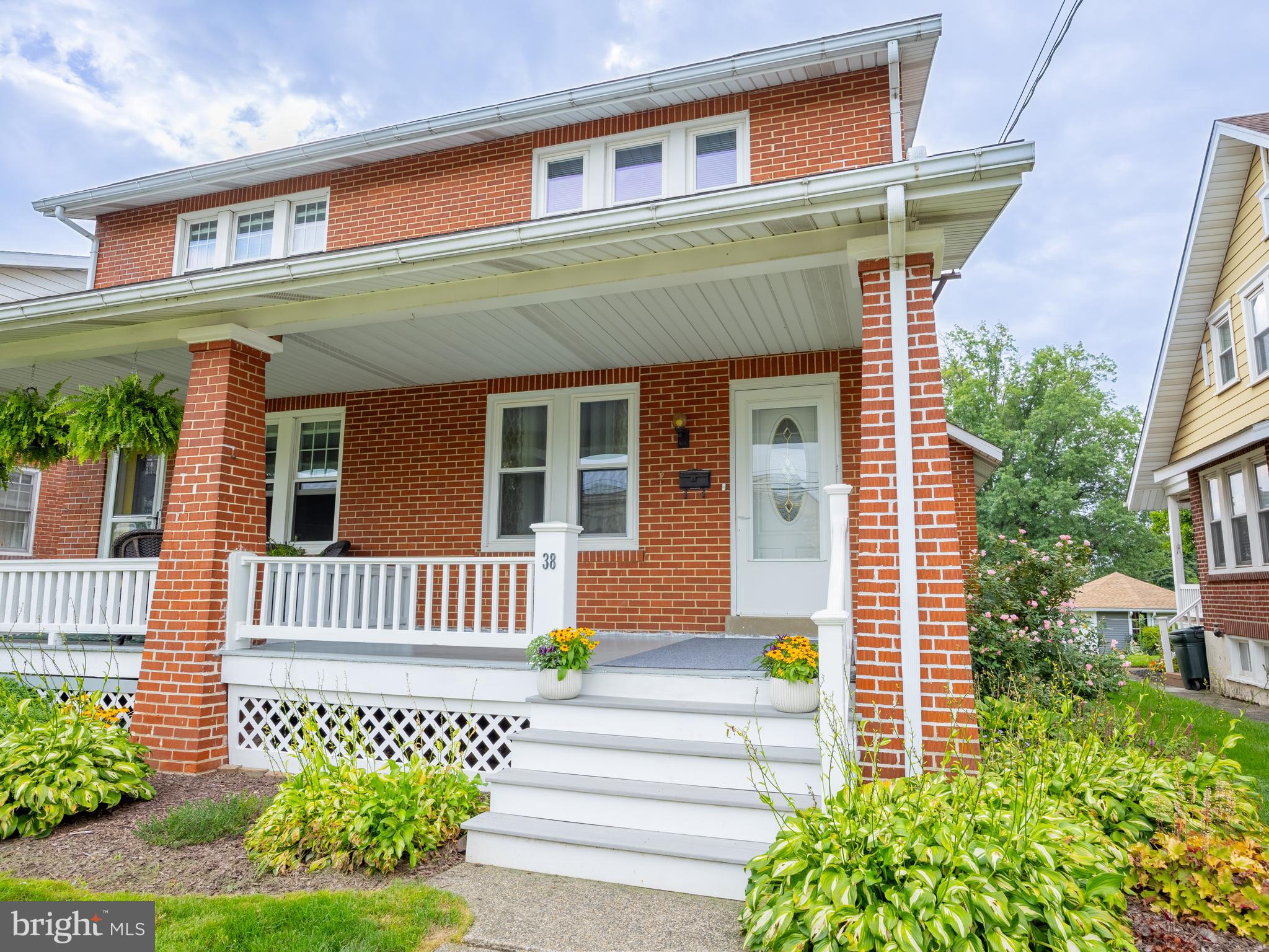 38 W SUMMIT STREET