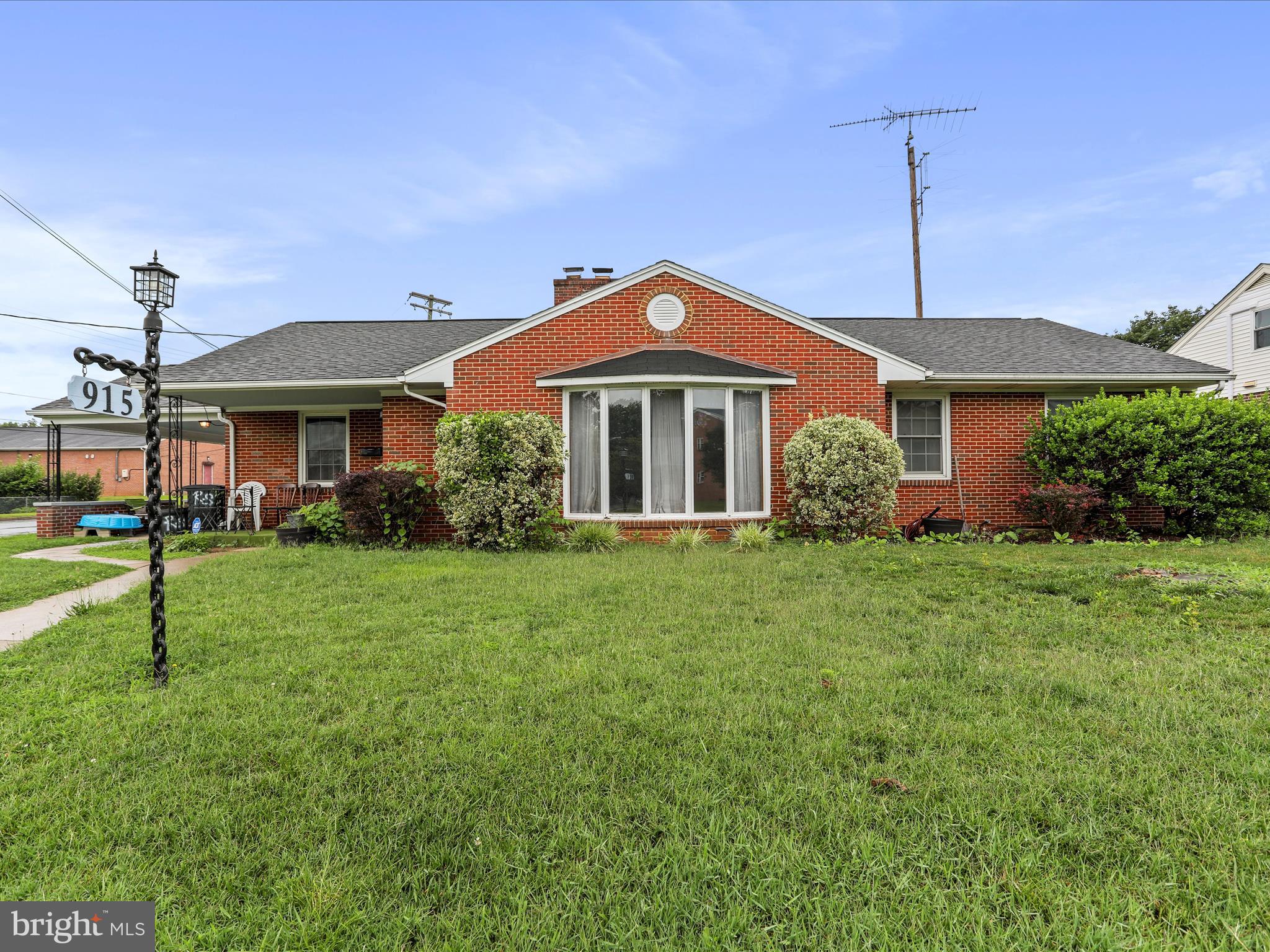 Photo 1 of 30 — 915 FLORIDA AVENUE, MARTINSBURG, WV 25401