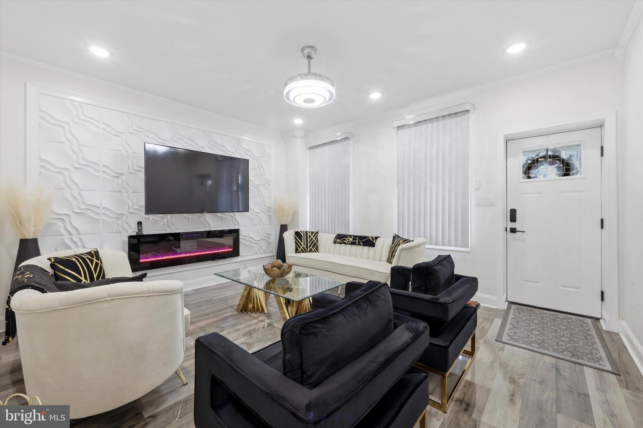 6034 LARCHWOOD AVENUE