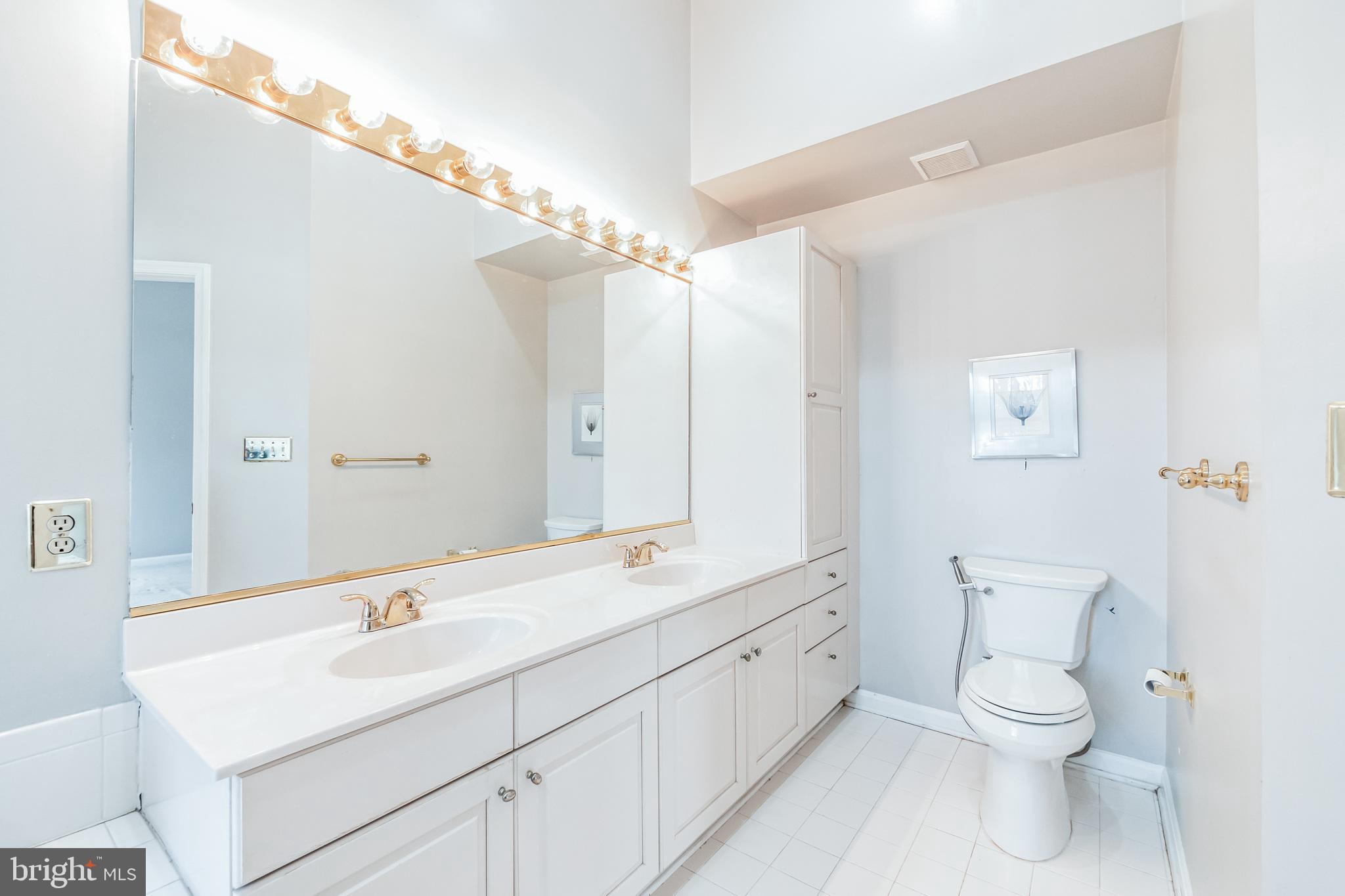 COURTHOUSE WOODS - Residential Lease