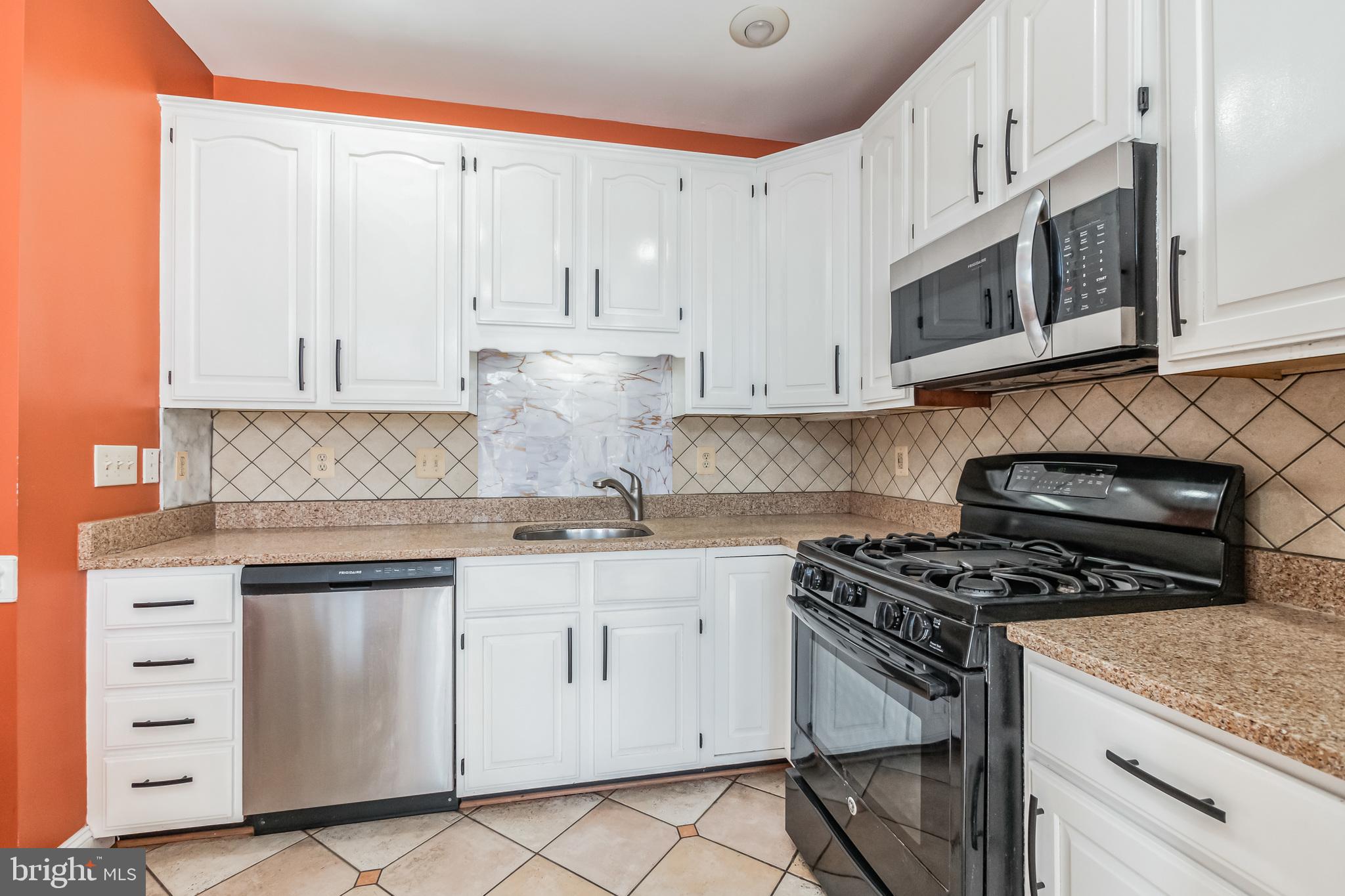 COURTHOUSE WOODS - Residential Lease