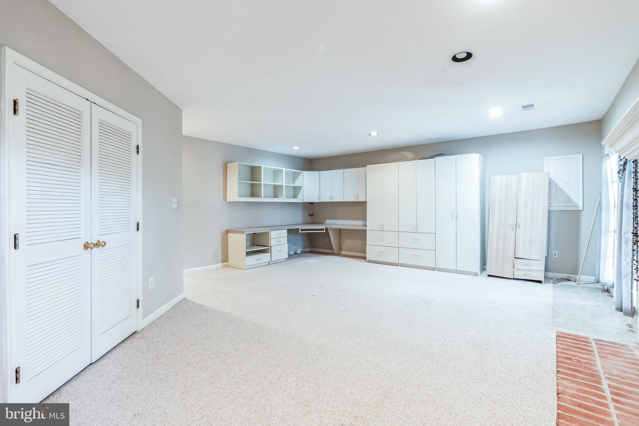 COURTHOUSE WOODS - Residential Lease