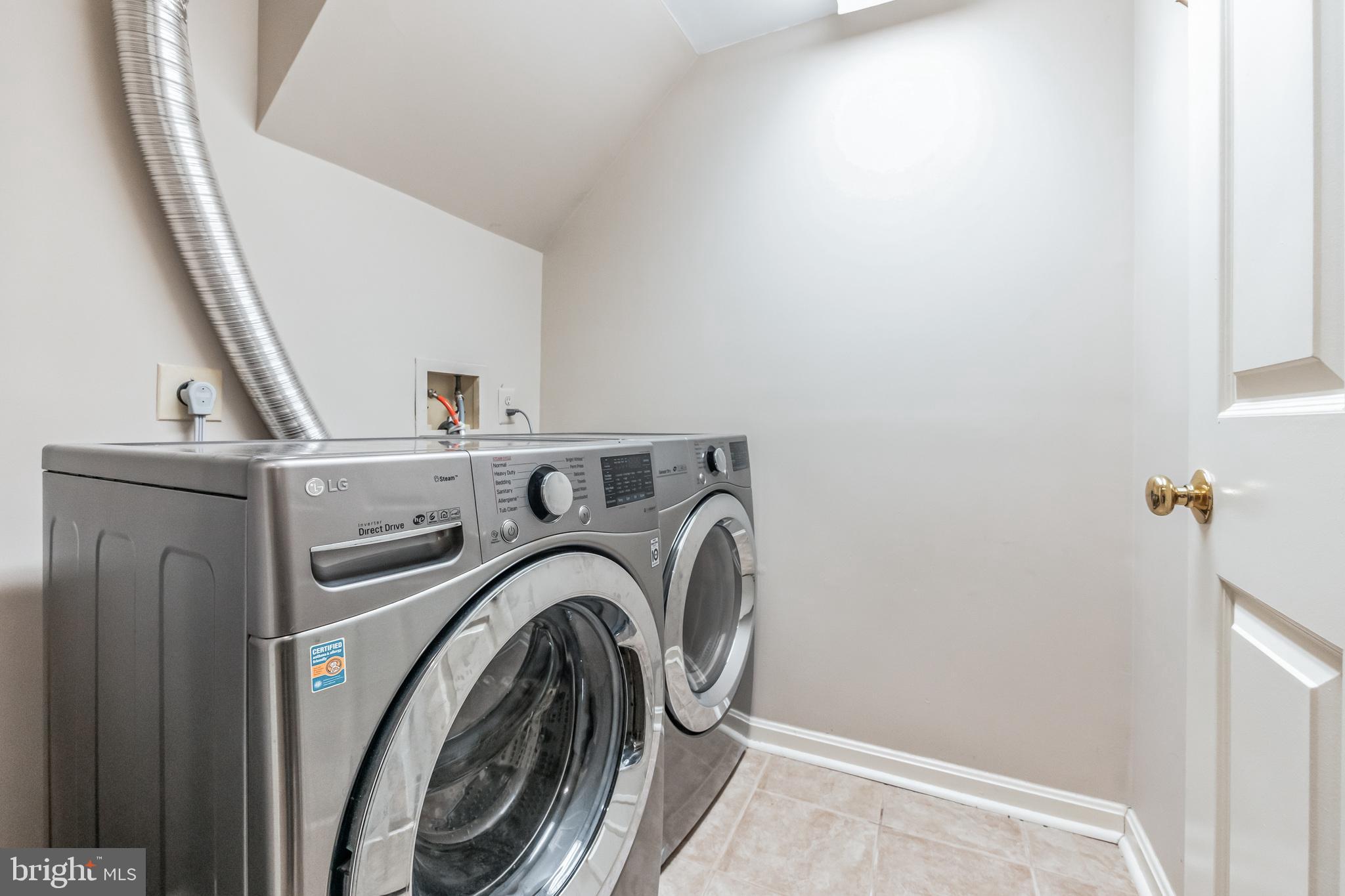 COURTHOUSE WOODS - Residential Lease