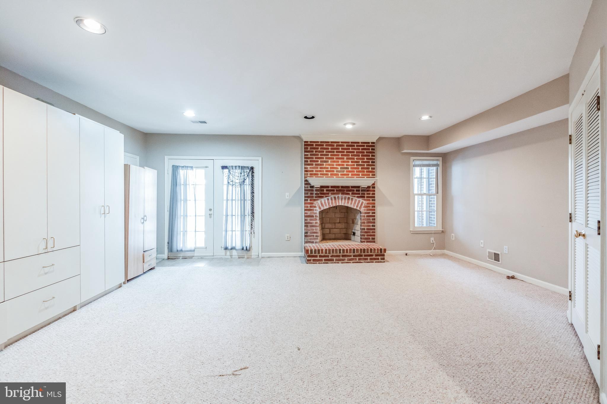 COURTHOUSE WOODS - Residential Lease