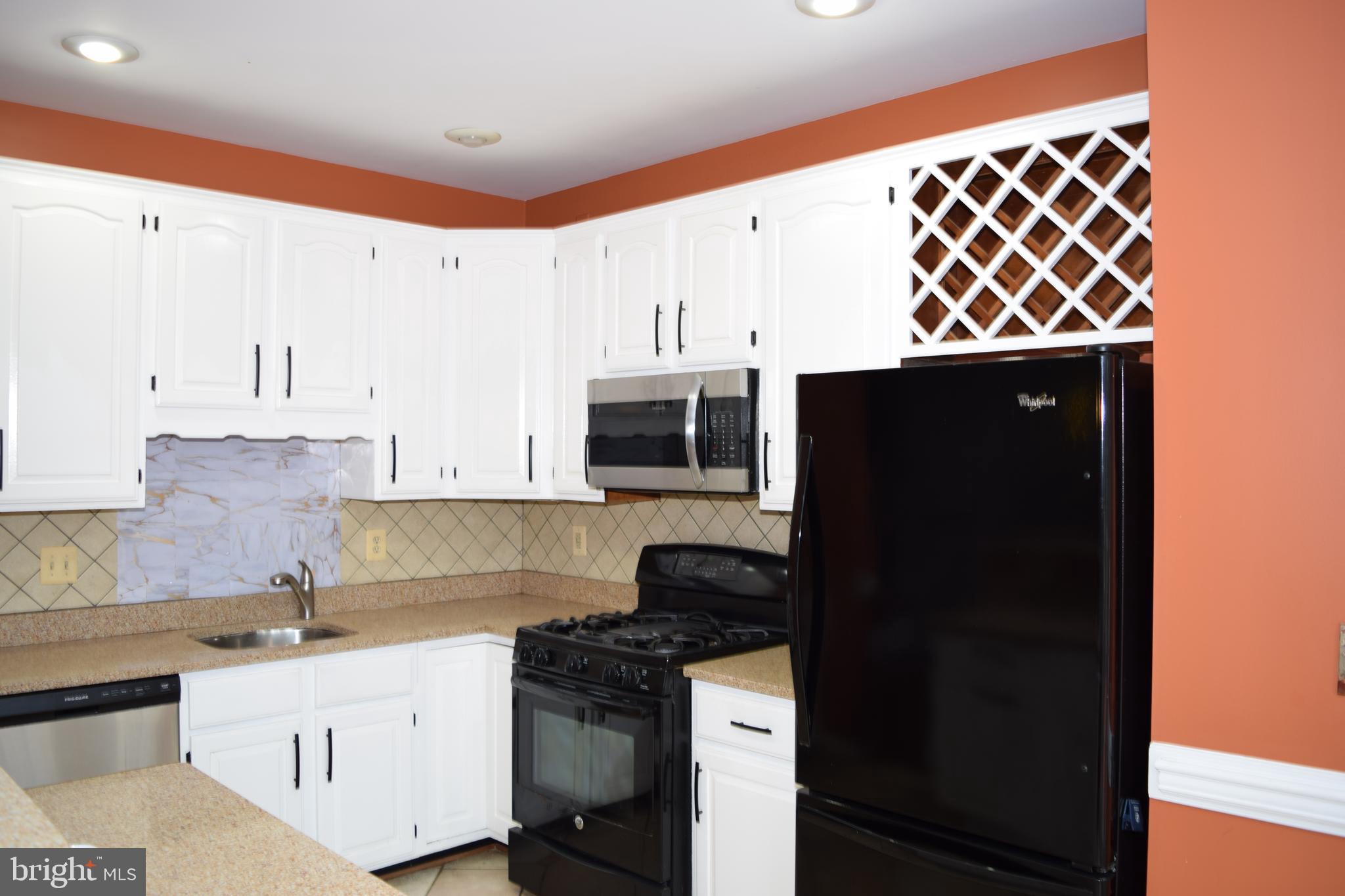 COURTHOUSE WOODS - Residential Lease