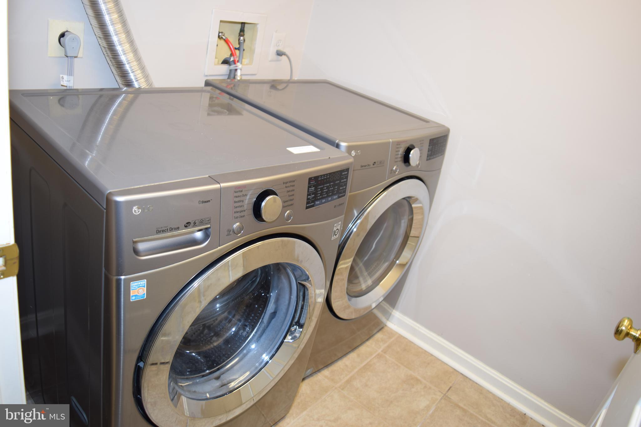 COURTHOUSE WOODS - Residential Lease