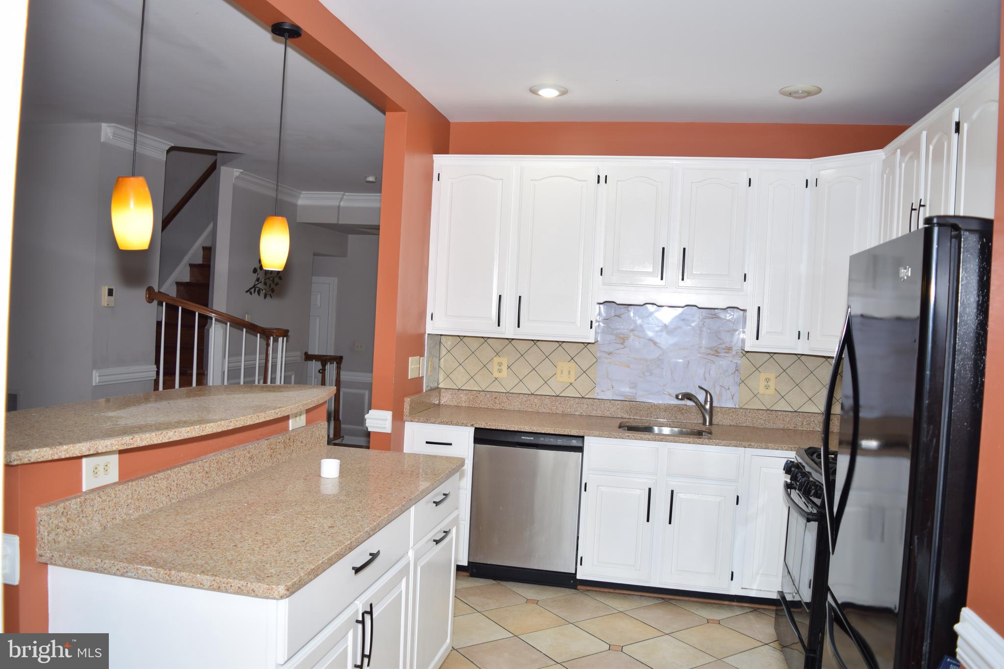 COURTHOUSE WOODS - Residential Lease