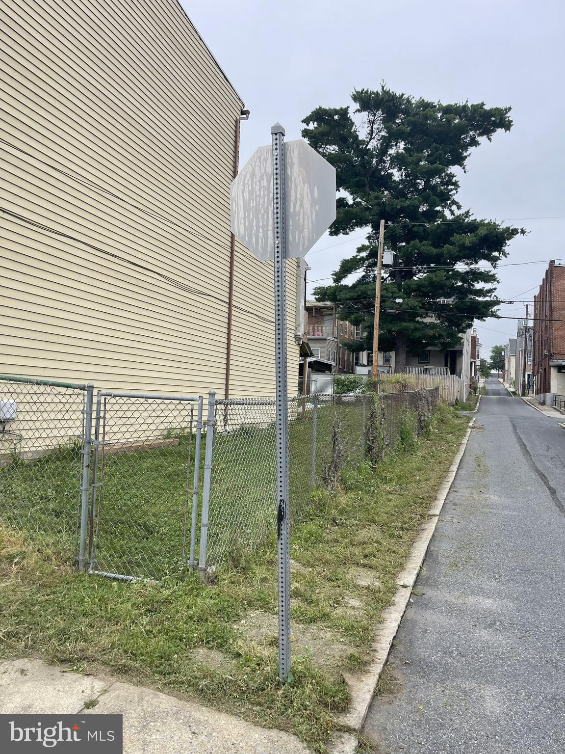City end lot can be purchased to build on or potentially for storage or parking. Located in midtown Harrisburg just off of 3rd St.