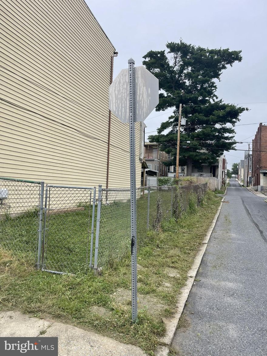 City end lot can be purchased to build on or potentially for storage or parking.  Located in midtown Harrisburg just off of 3rd St.