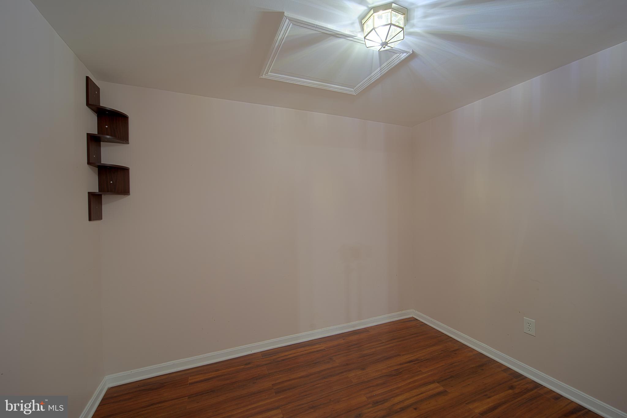 FALLS GABLE - Residential Lease