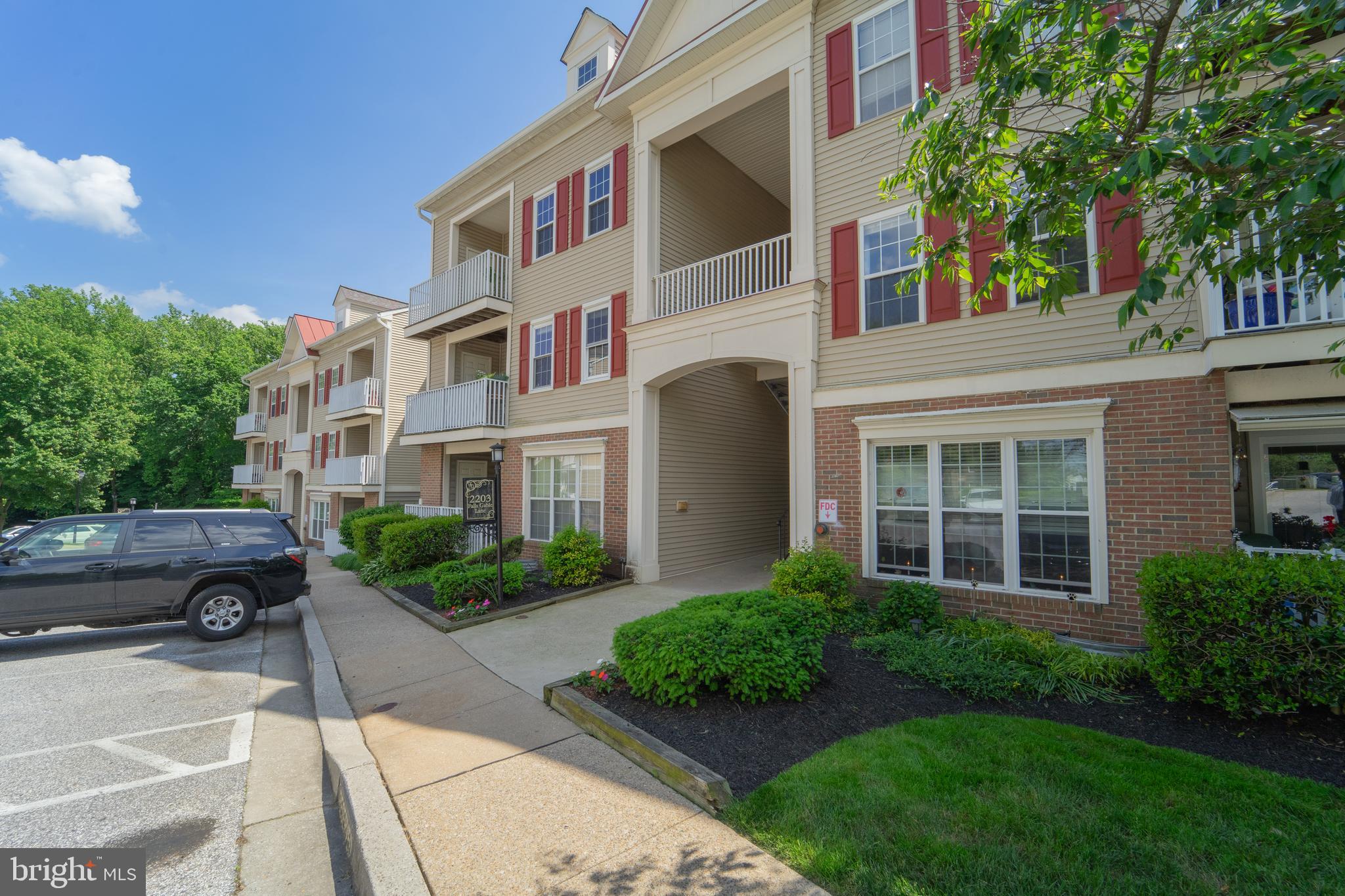 FALLS GABLE - Residential Lease