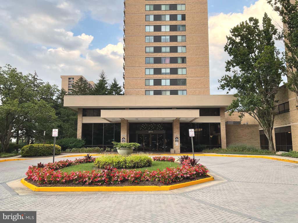 Photo of 3709 S George Mason Drive #1014E, FALLS CHURCH, VA 22041 (MLS # VAFX2330256)
